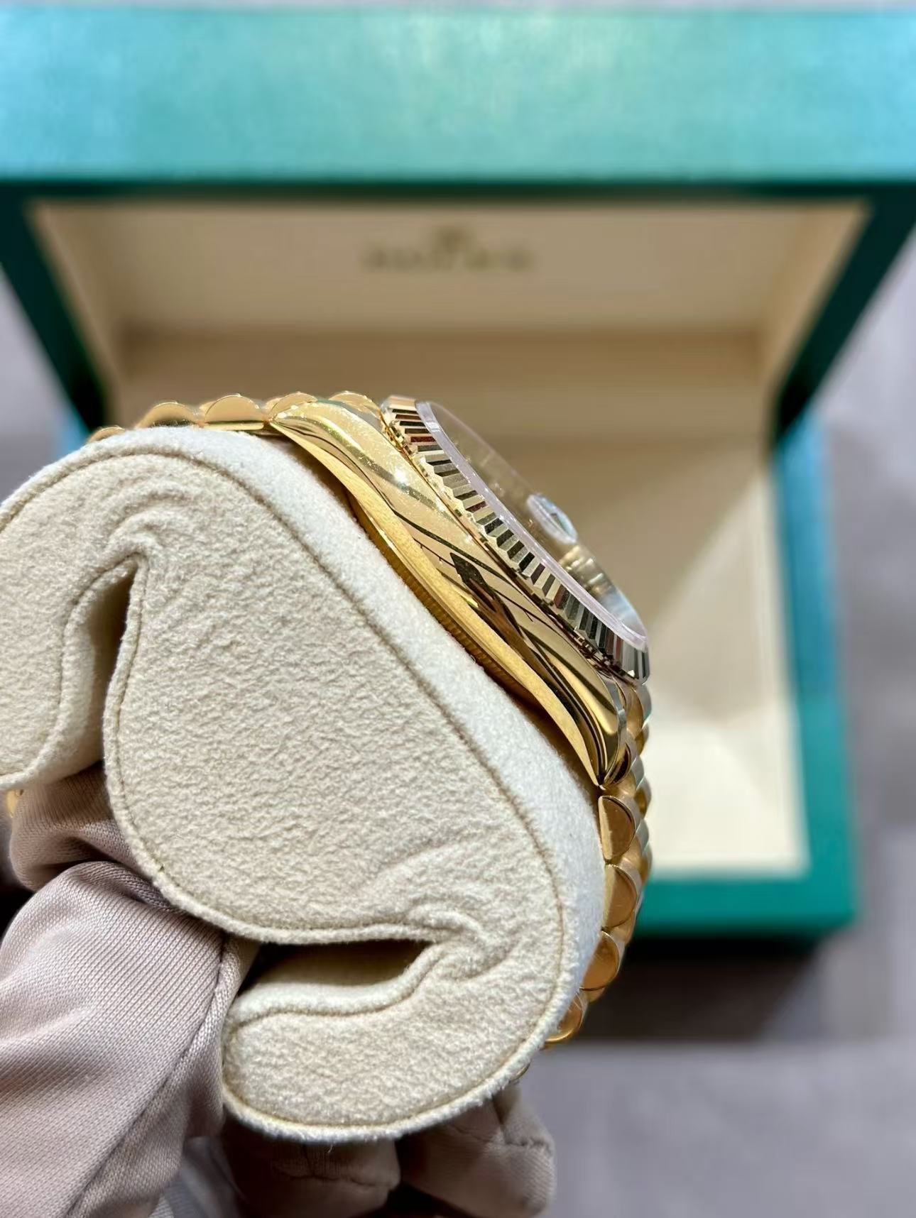 Rolex Day-Date Super Clone Swiss Replica Watch Ref M128238-0069 Smoky Green Dial 3255 Swiss Movement - SuperClonesRolex