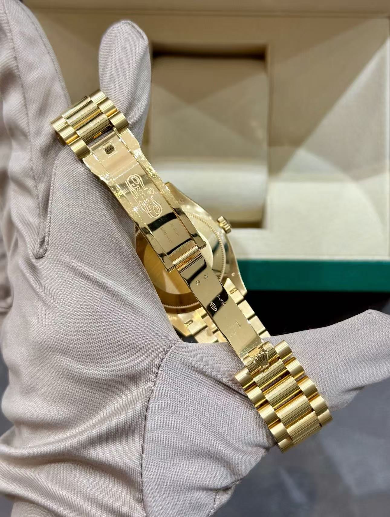 Rolex Day-Date Super Clone Swiss Replica Watch Ref M128238-0069 Smoky Green Dial 3255 Swiss Movement - SuperClonesRolex