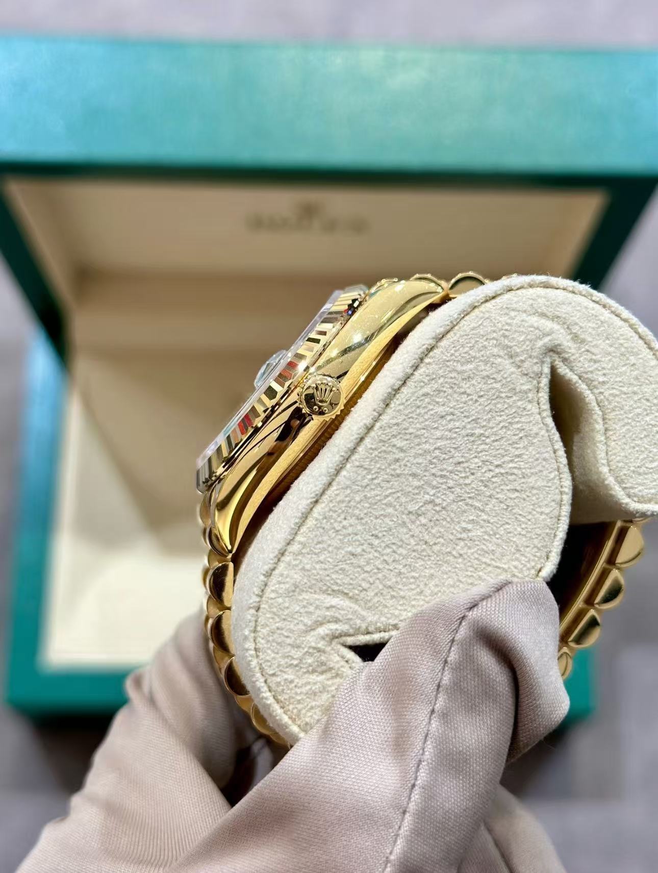 Rolex Day-Date Super Clone Swiss Replica Watch Ref M128238-0069 Smoky Green Dial 3255 Swiss Movement - SuperClonesRolex