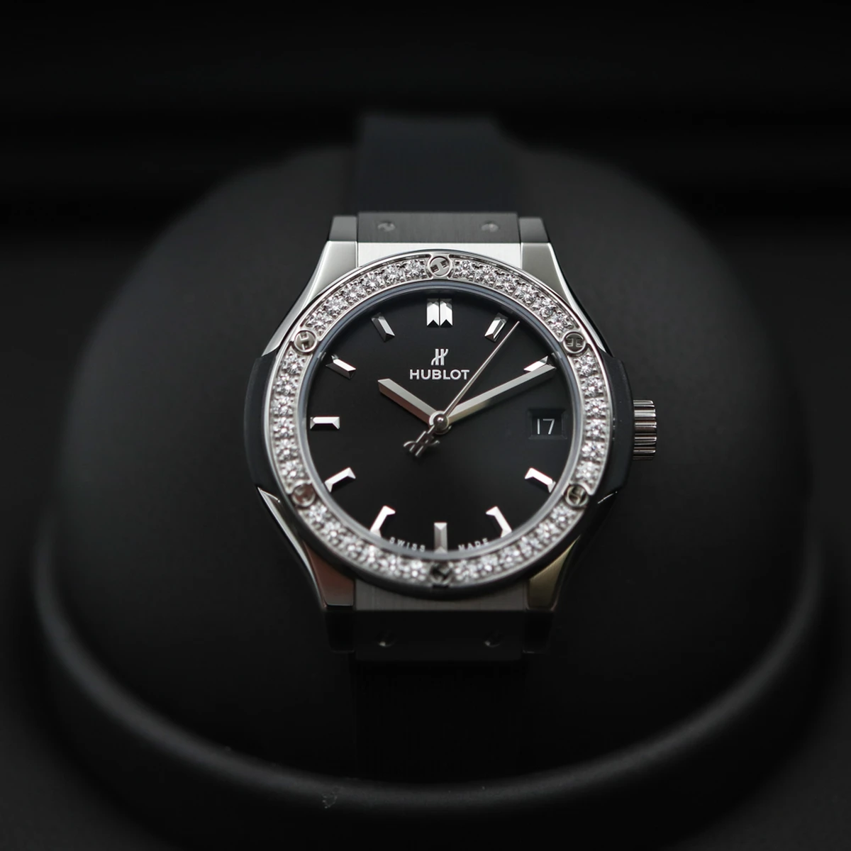 Hublot Classic Fusion Quartz 33mm Ladies Watch 581.NX.1171.RX.1104