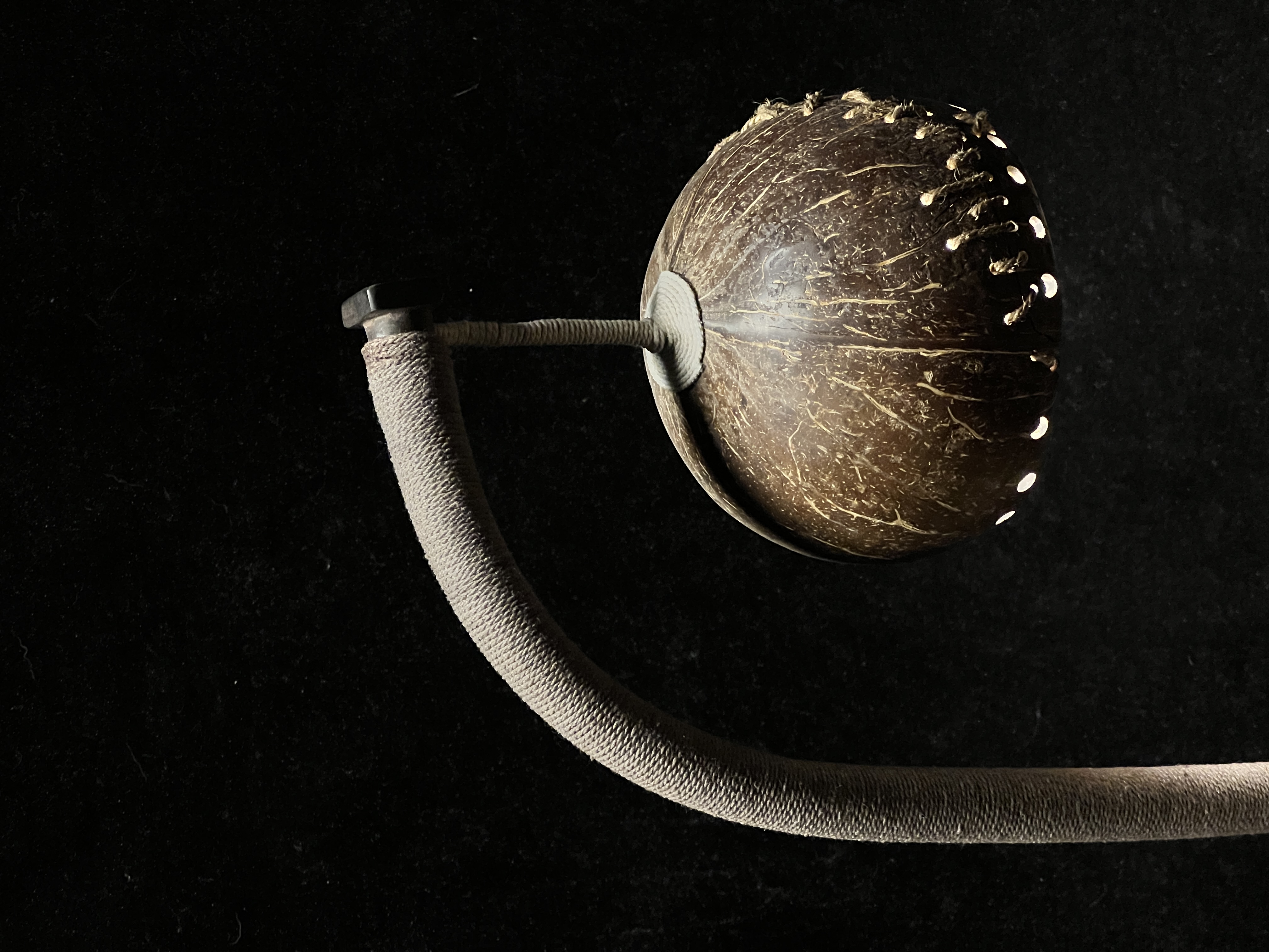 Original handmade creative coconut shell table lamp 