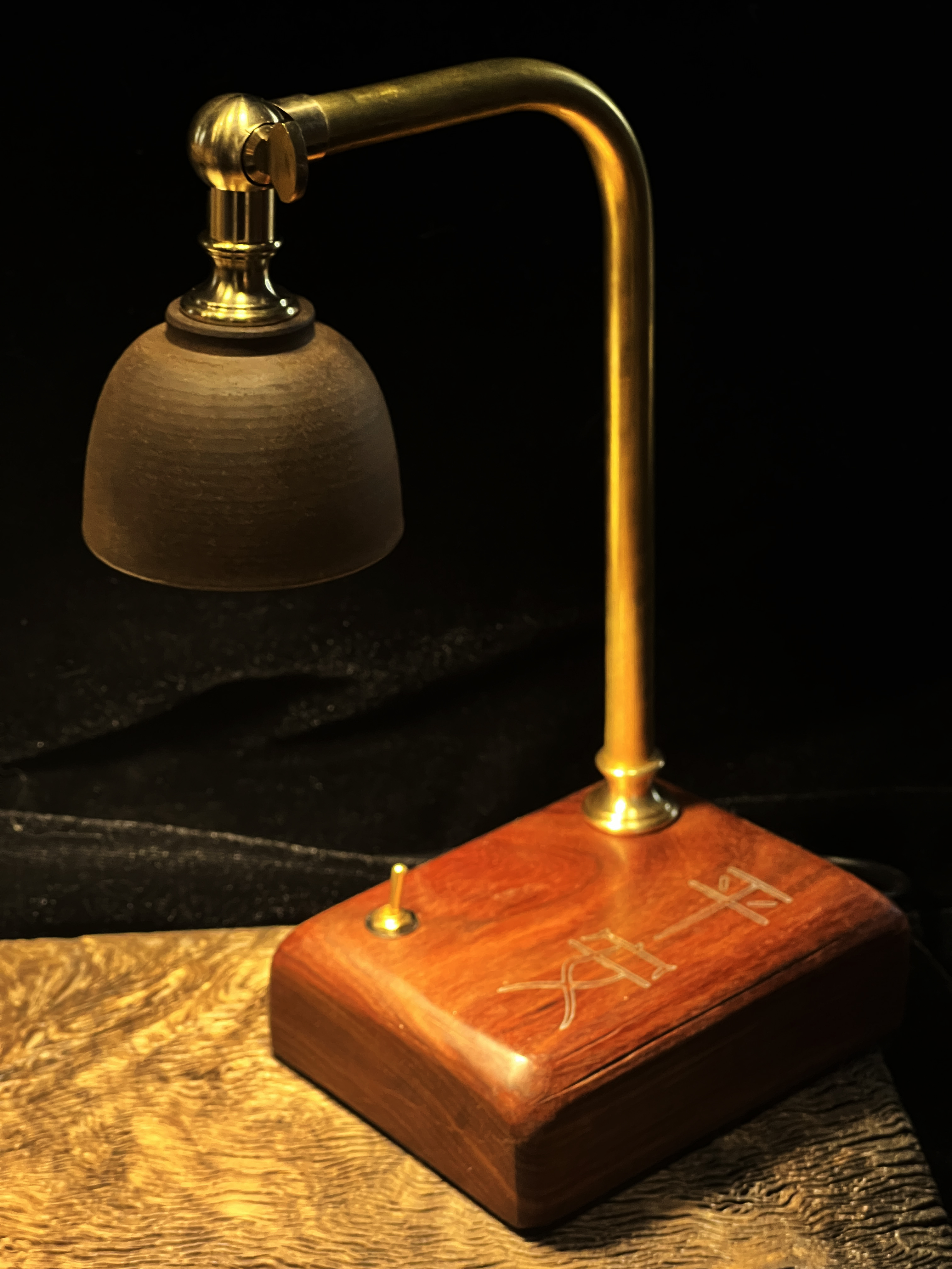 Original handmade retro industrial style silver-embedded table lamp 