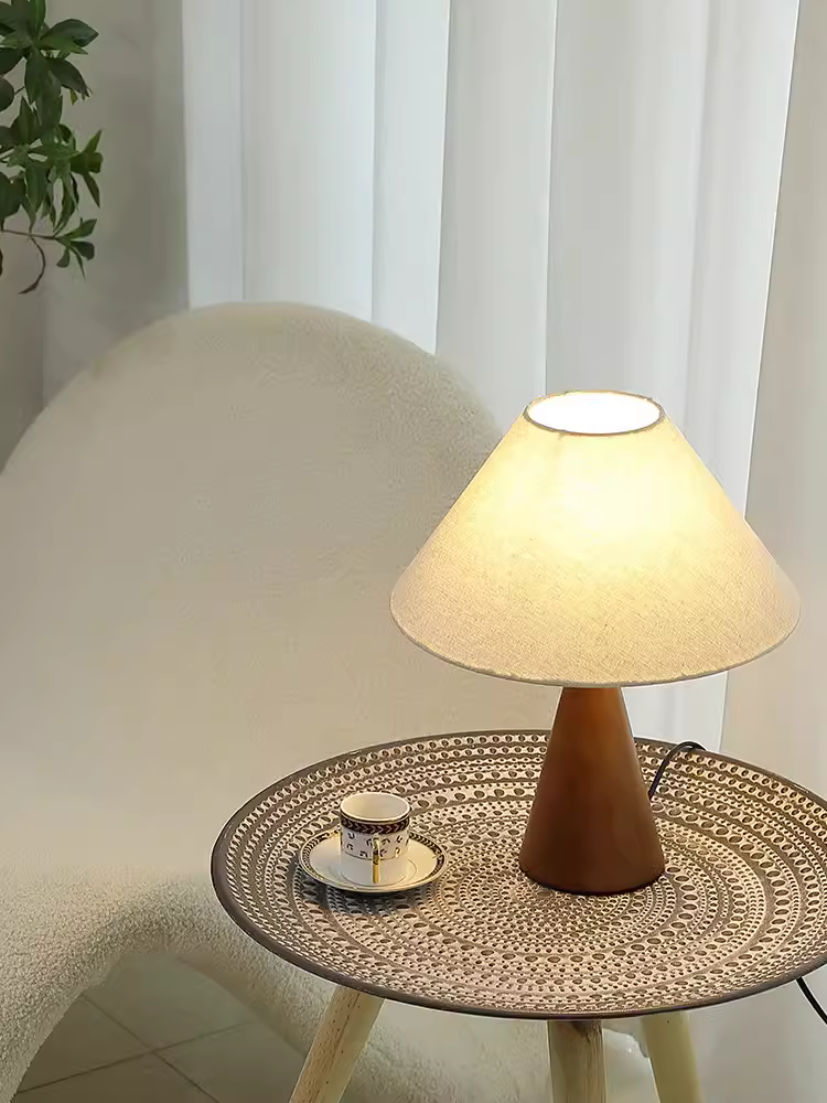 Bedroom table lamp, retro night light, medieval bedside lamp, French decorative rechargeable American wabi-sabi style light luxury atmosphere lamp