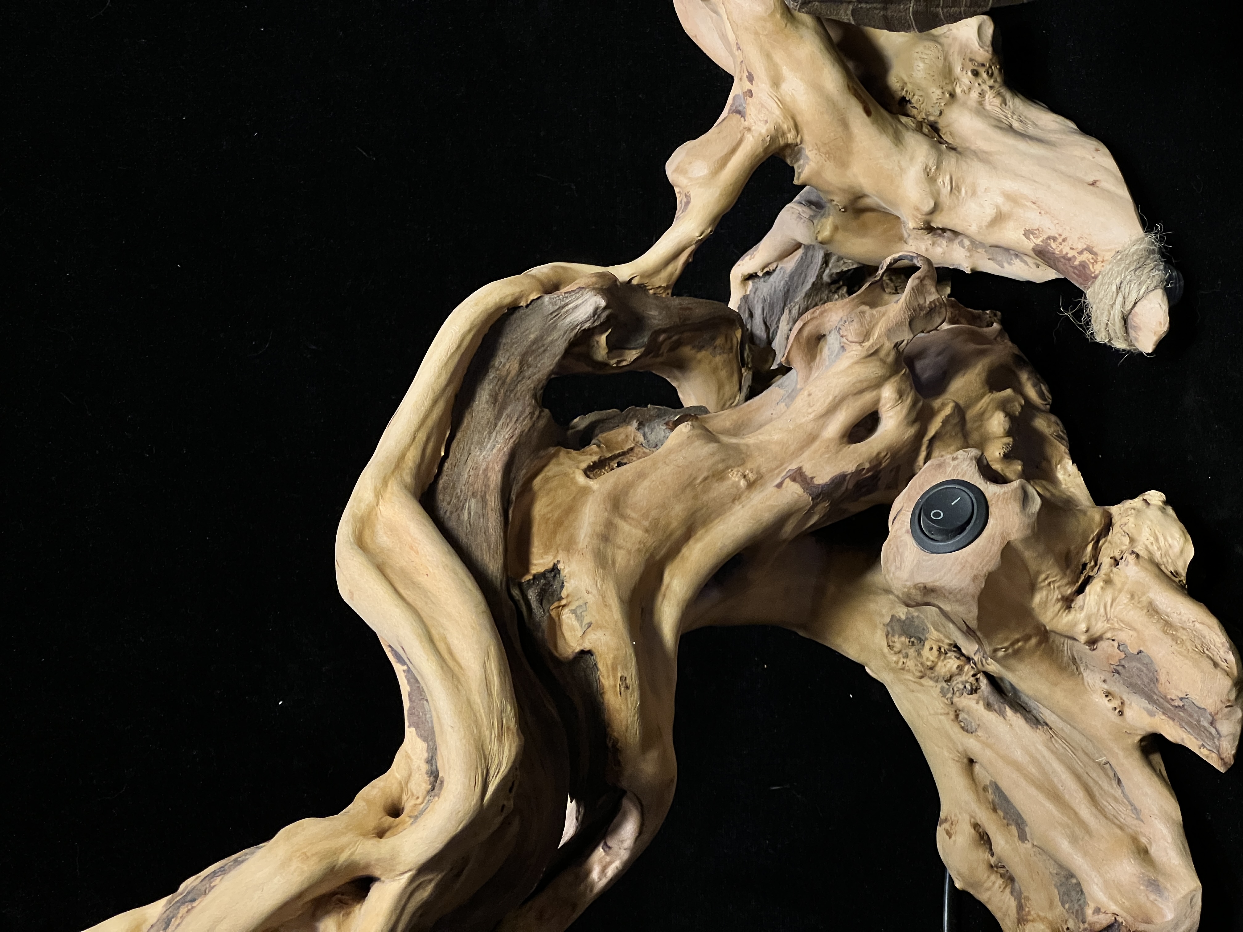 Original handmade retro Chinese root art table lamp 