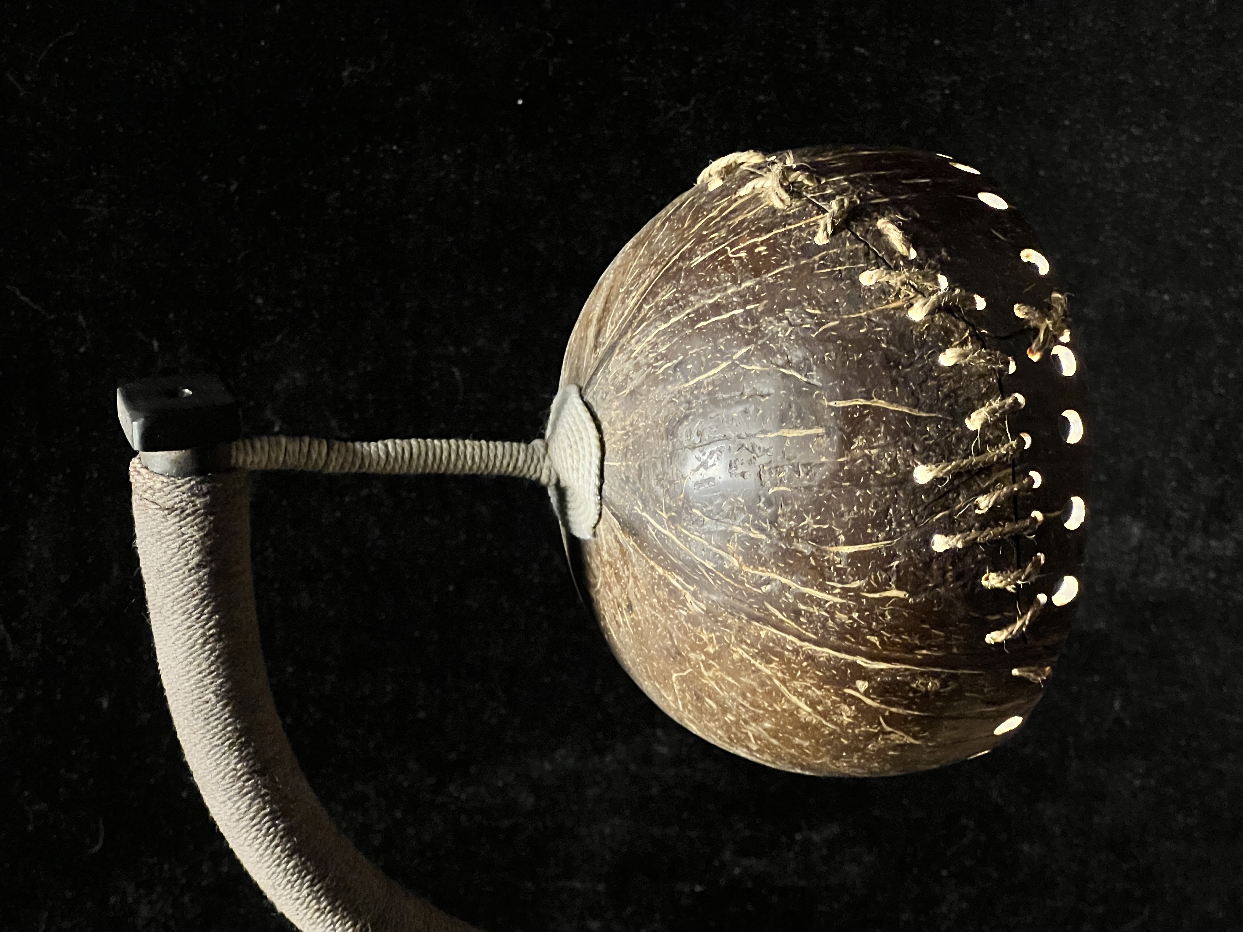 Original handmade creative coconut shell table lamp