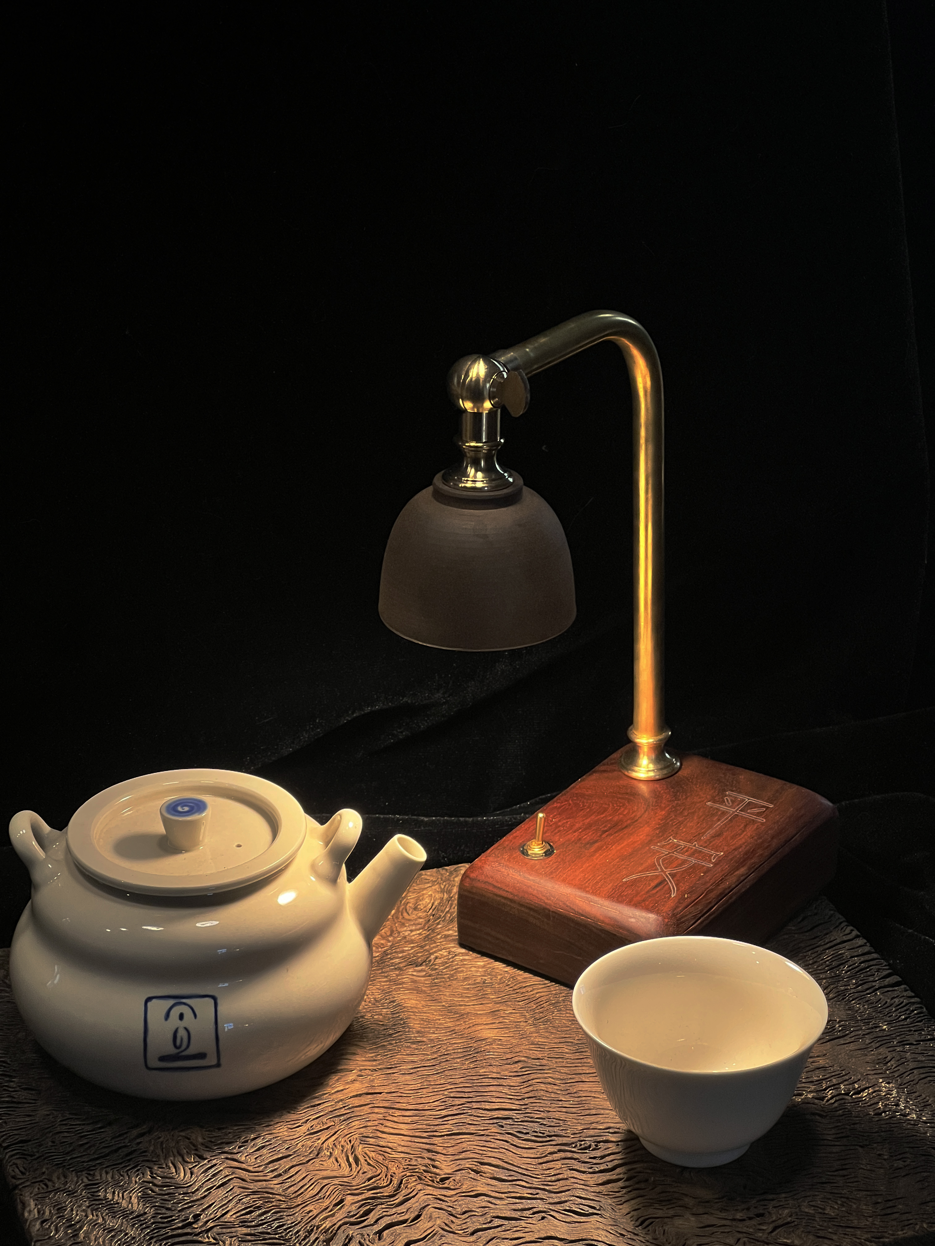 Original handmade retro industrial style silver-embedded table lamp 