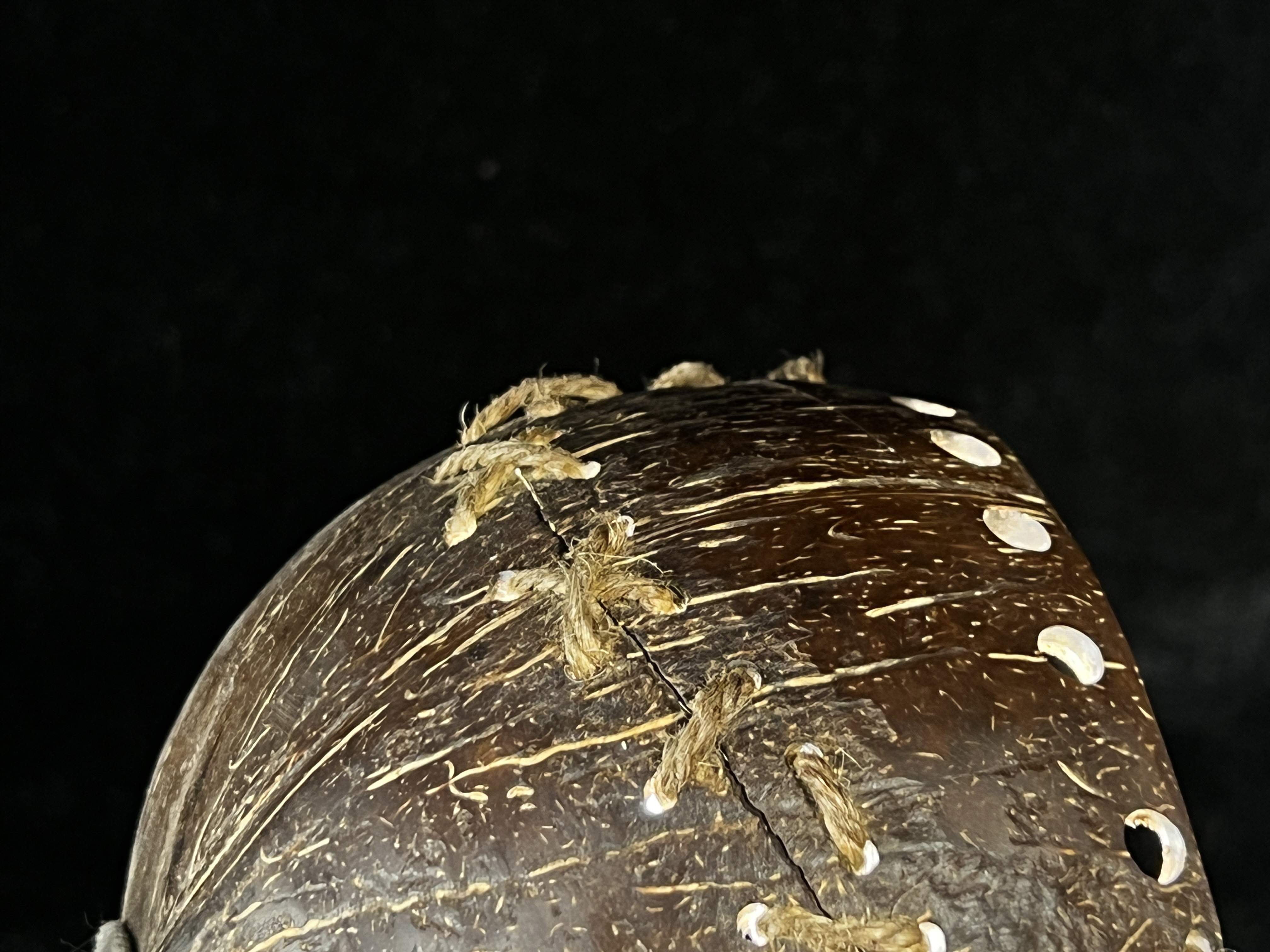 Original handmade creative coconut shell table lamp 