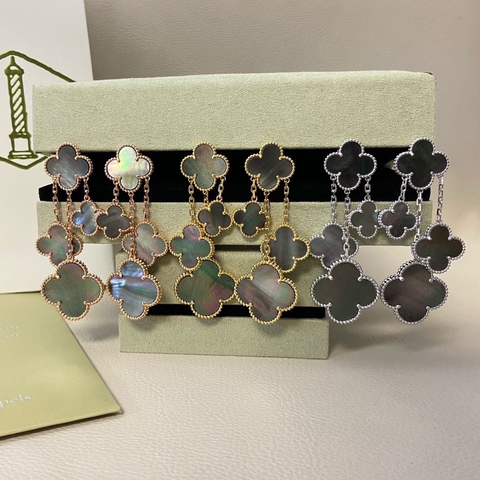 Van Cleef & Arpels Earrings High-grade Grey Shell Four-flower Clover