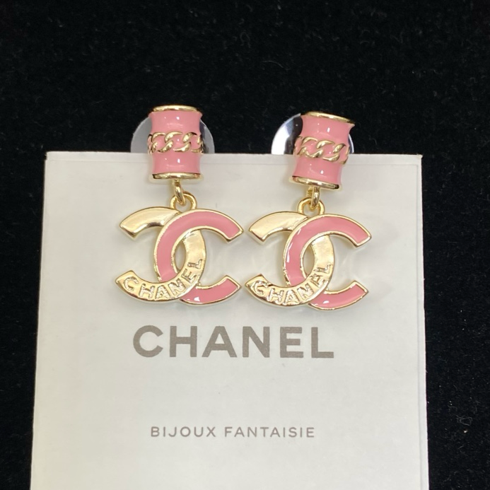 Chanel double C pink enamel earrings 💗 full of girlishness 🎀 sweet with eyes closed