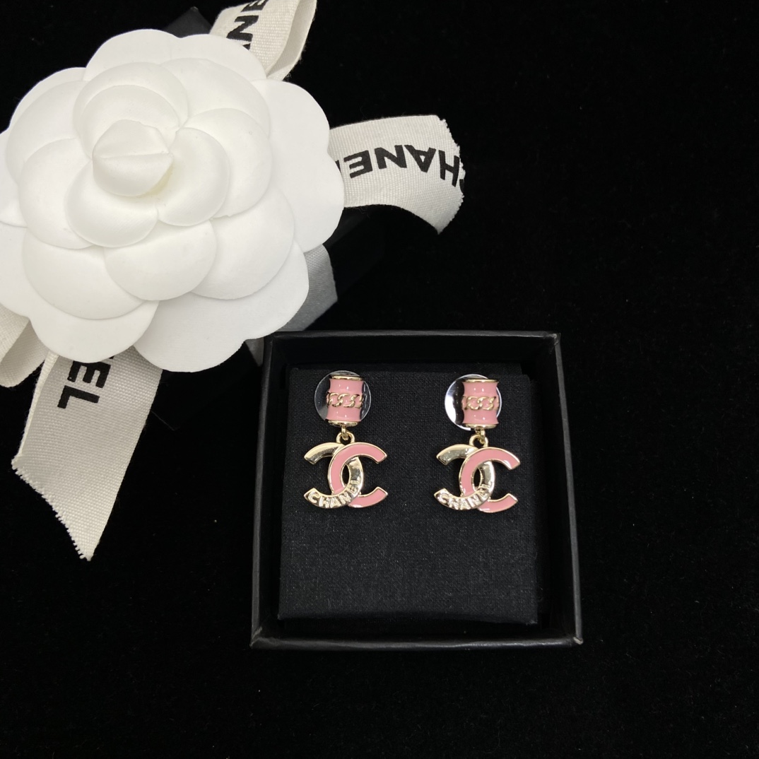 Chanel double C pink enamel earrings 💗 full of girlishness 🎀 sweet with eyes closed