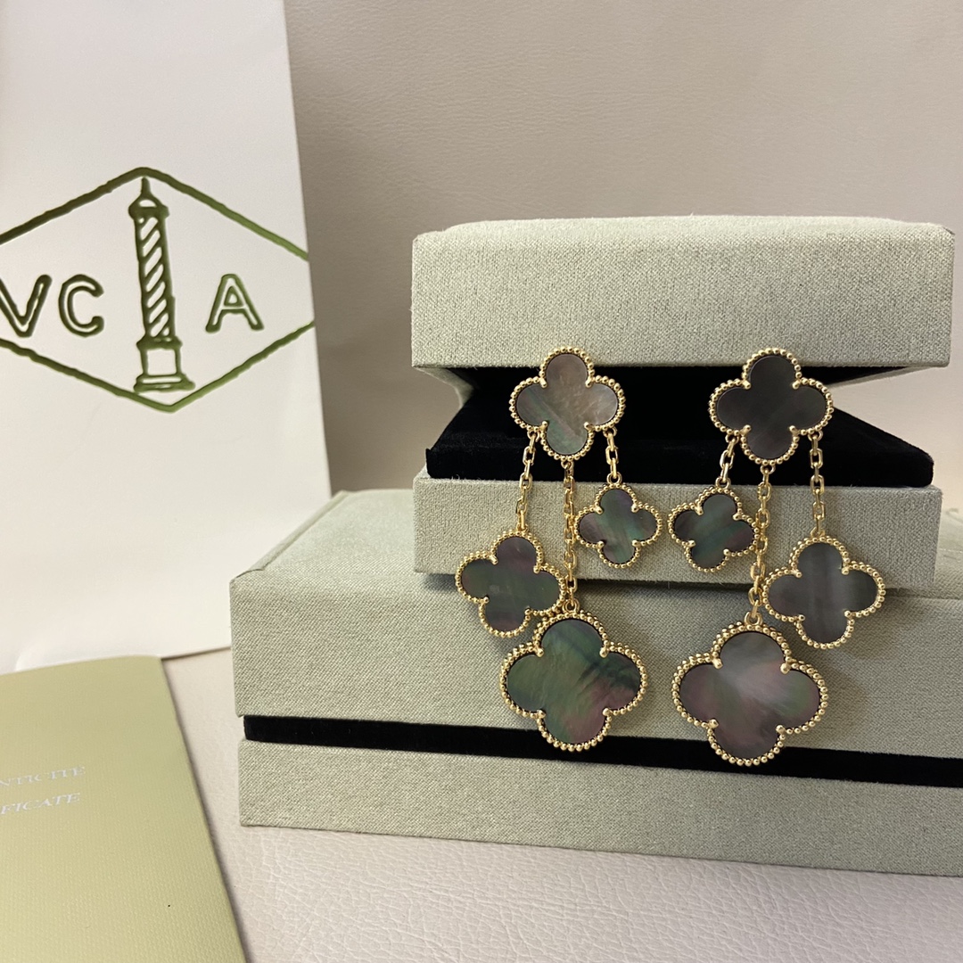 Van Cleef & Arpels Earrings High-grade Grey Shell Four-flower Clover