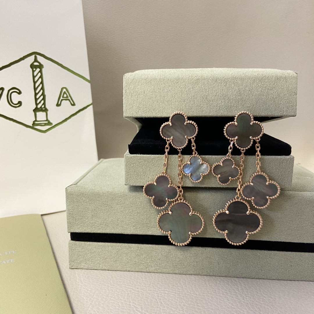 Van Cleef & Arpels Earrings High-grade Grey Shell Four-flower Clover
