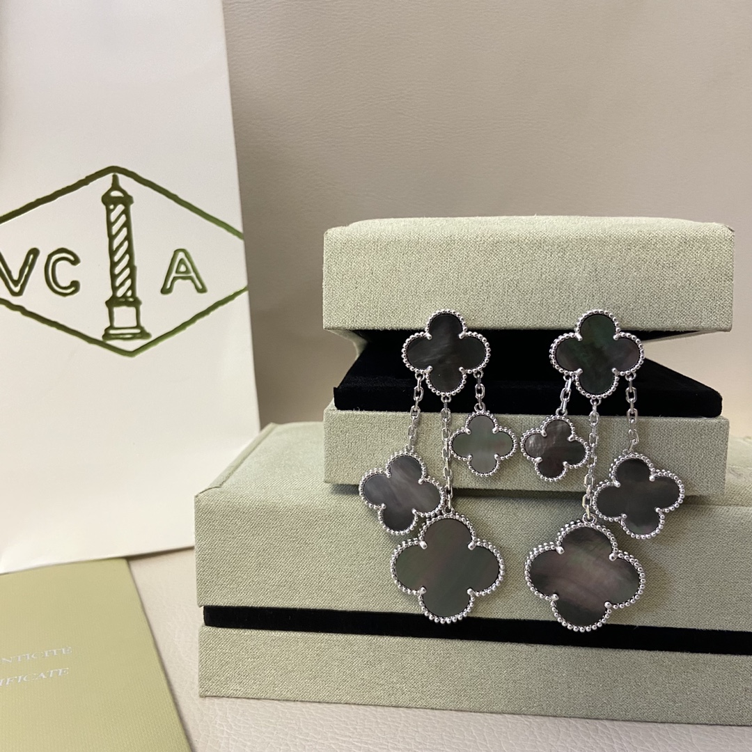 Van Cleef & Arpels Earrings High-grade Grey Shell Four-flower Clover