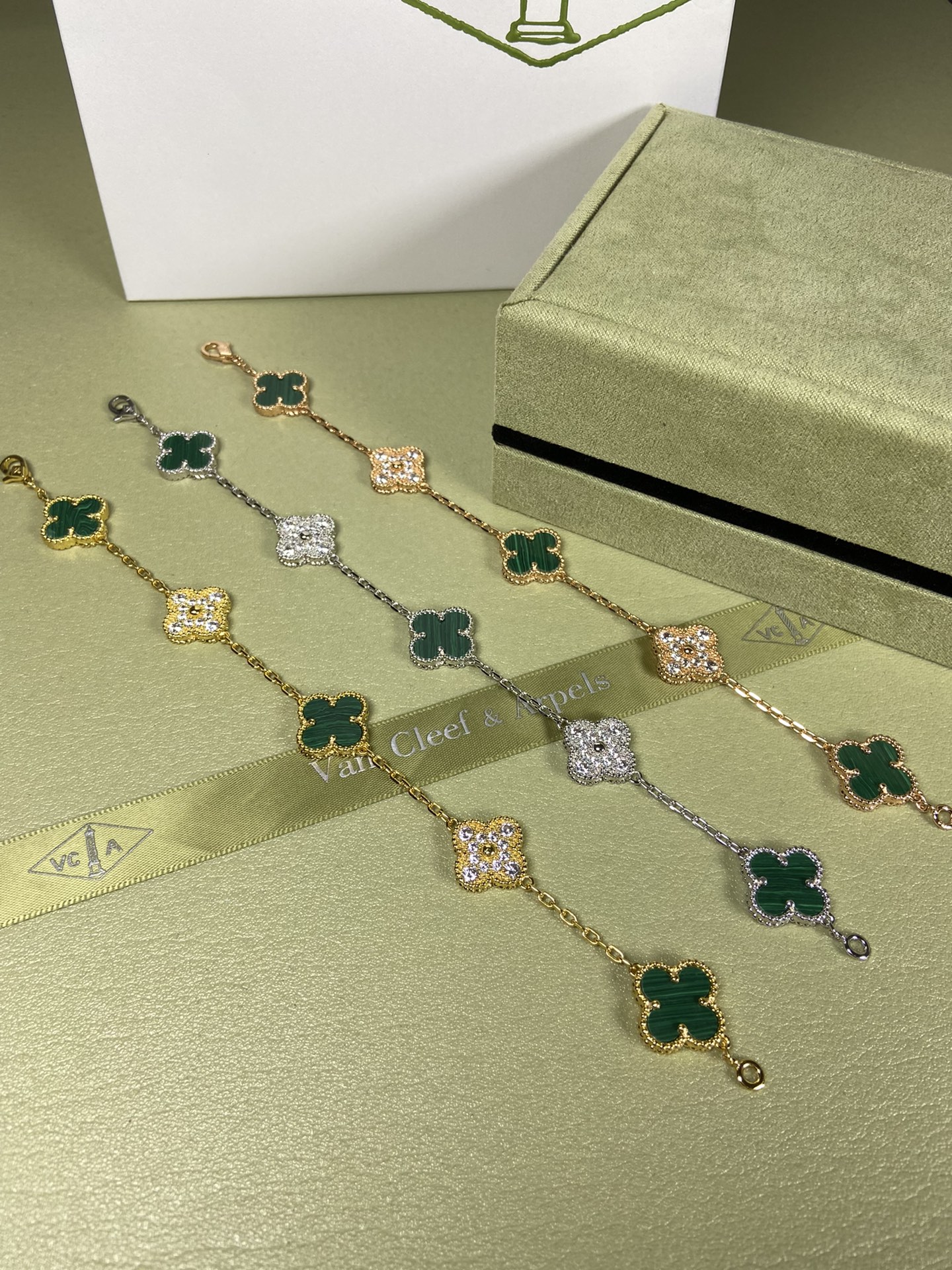 Van Cleef & Arpels malachite four-leaf clover bracelet