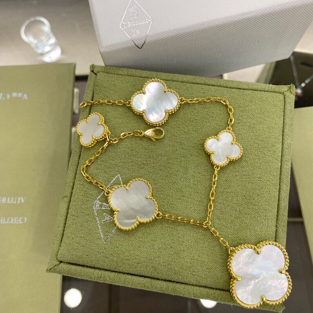 Van Cleef & Arpels four-leaf clover bracelet with irregular pattern