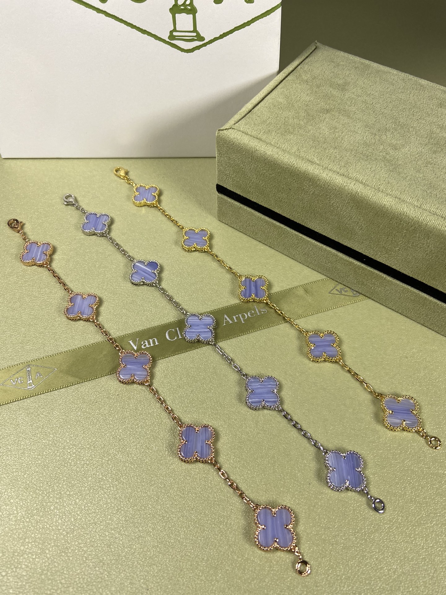 Van Cleef & Arpels four-leaf Purple chalcedony clover bracelet