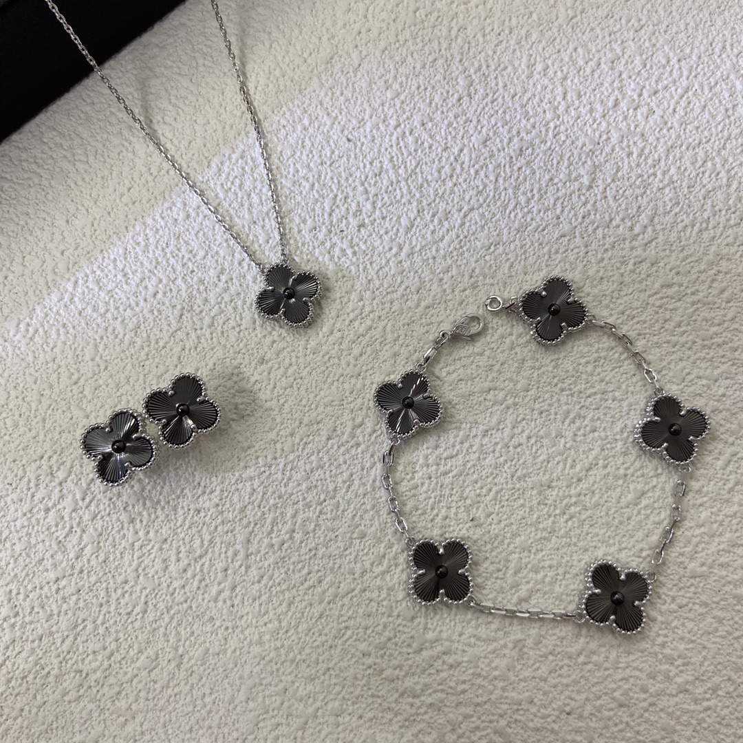 Van Cleef & Arpels laser bracelet