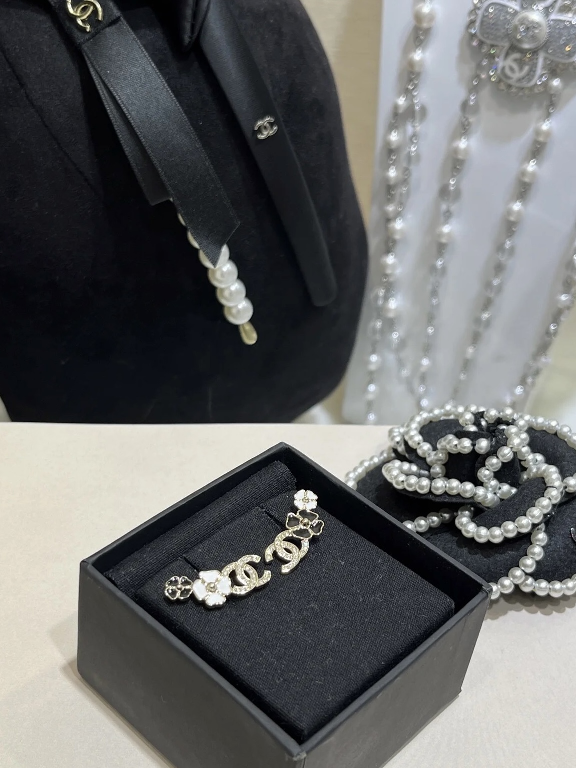 Chanel 25p enamel four-leaf clover stud earrings