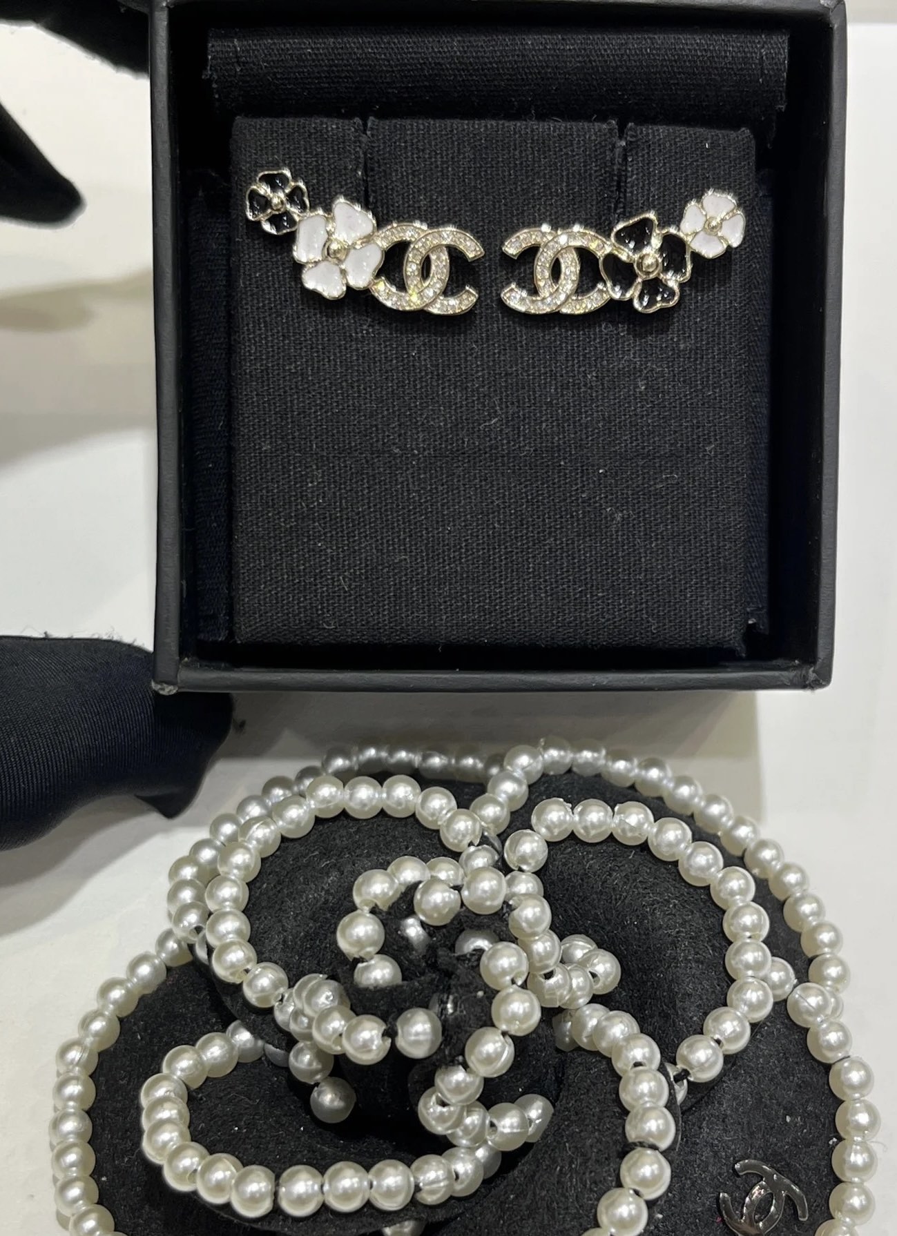 Chanel 25p enamel four-leaf clover stud earrings