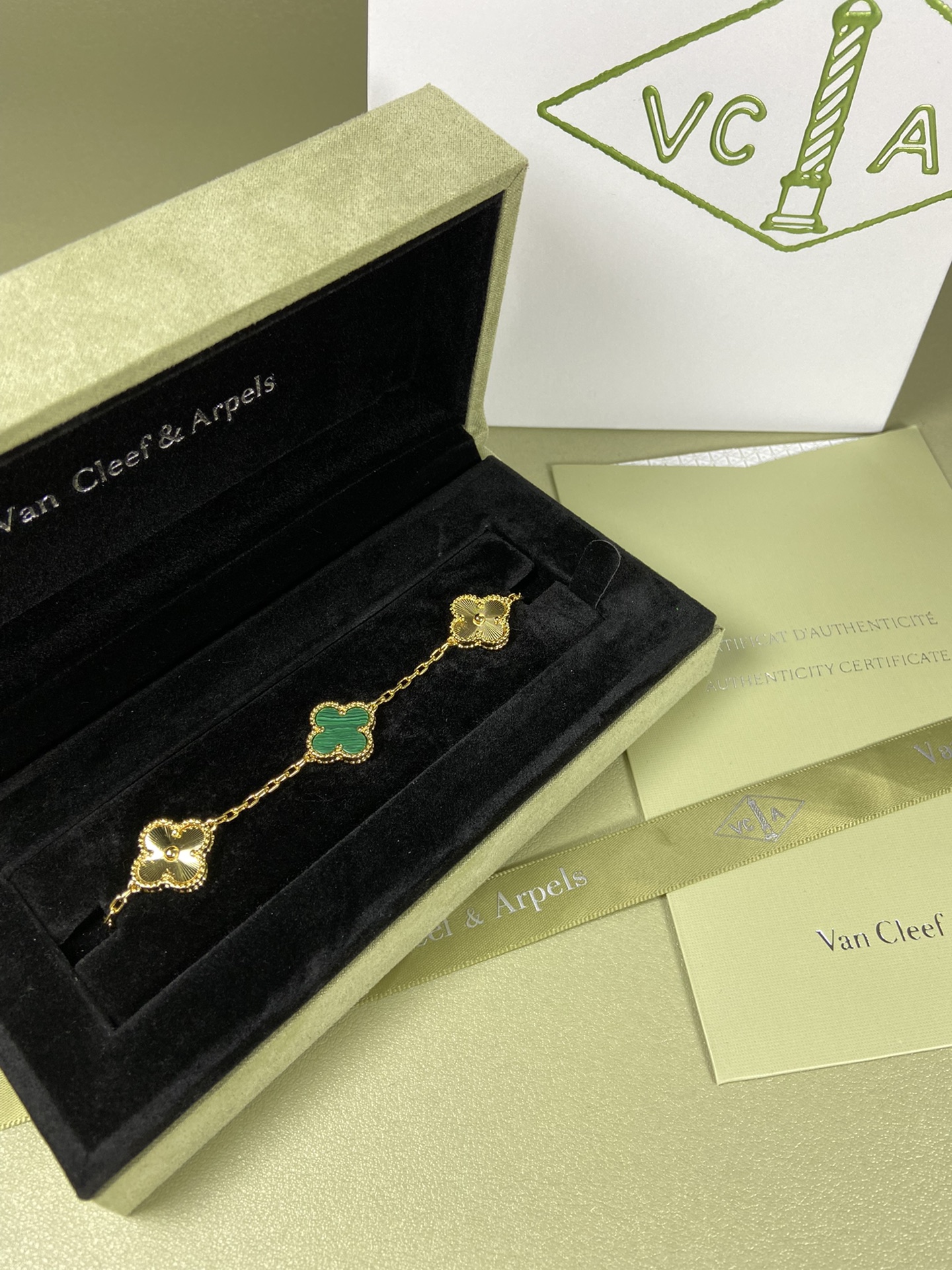 Van Cleef & Arpels malachite four-leaf clover bracelet