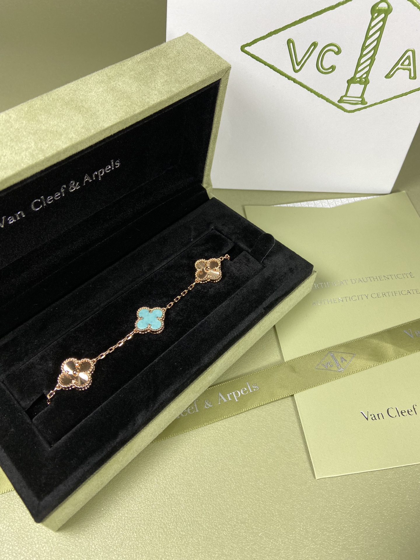 Van Cleef & Arpels four-leaf turquoise（Mint Blue) clover bracelet