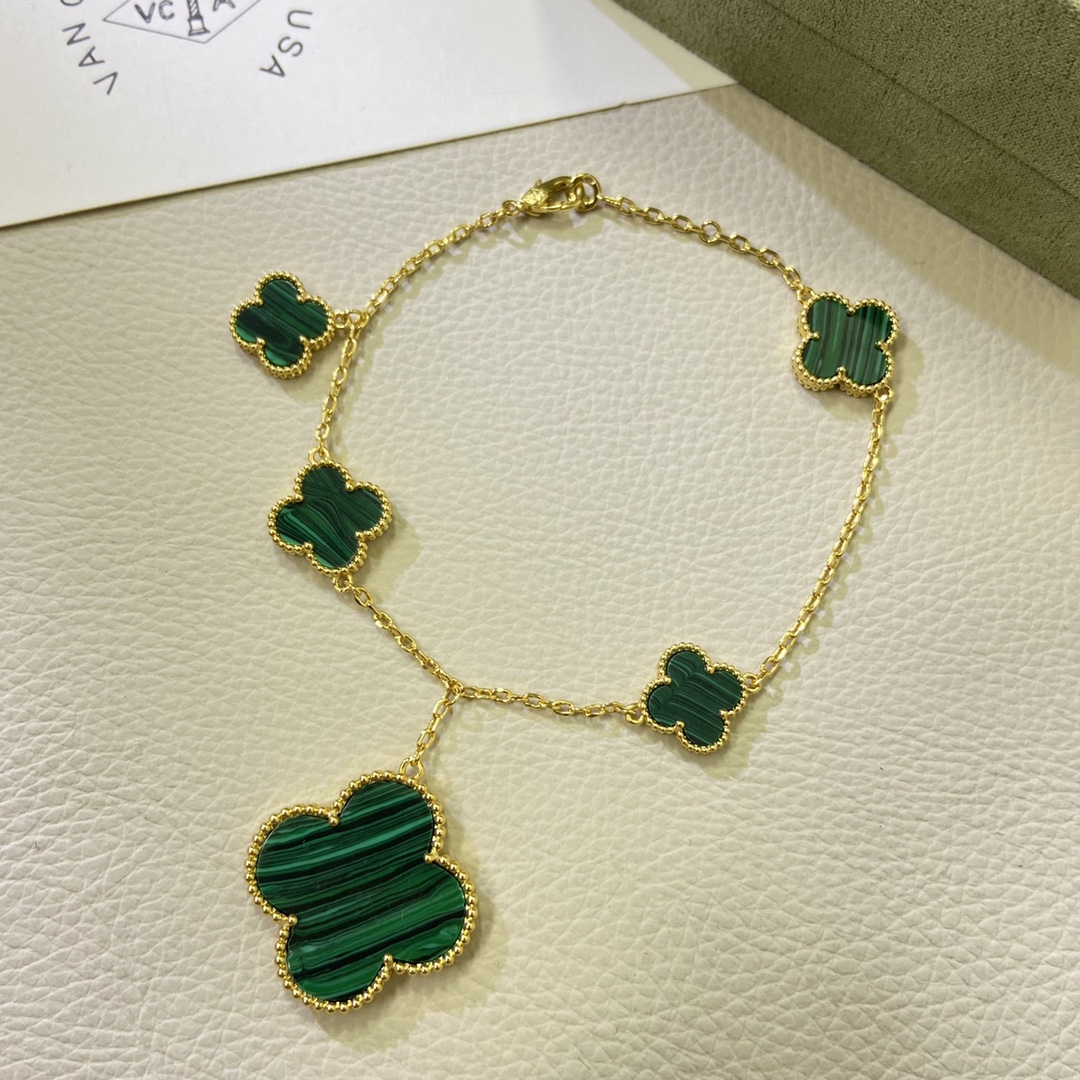 Van Cleef & Arpels four-leaf clover bracelet with irregular pattern