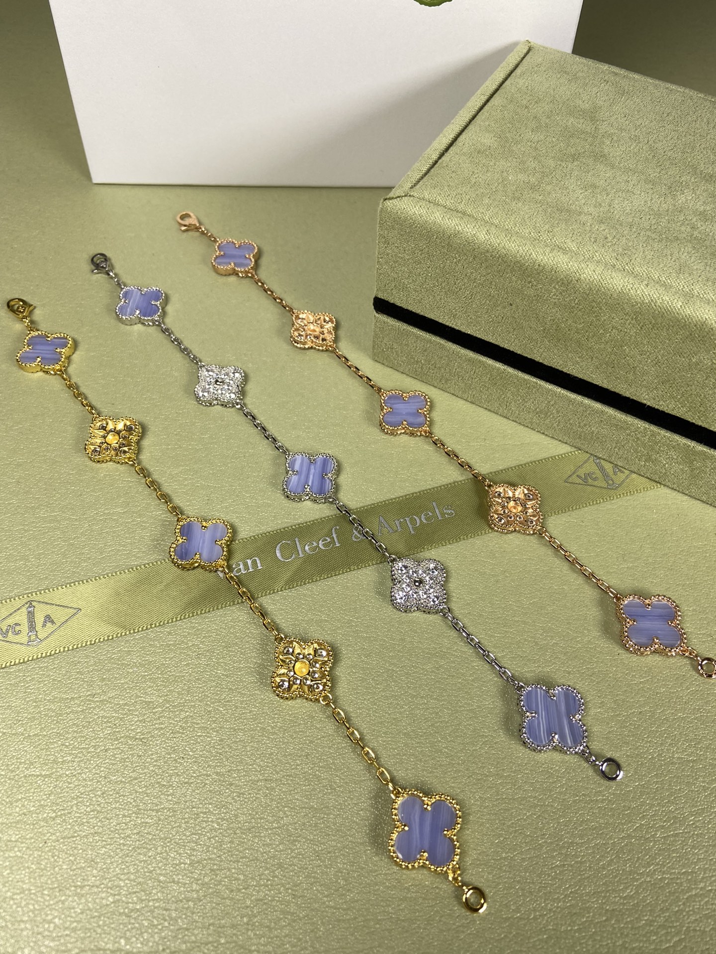 Van Cleef & Arpels four-leaf Purple chalcedony clover bracelet