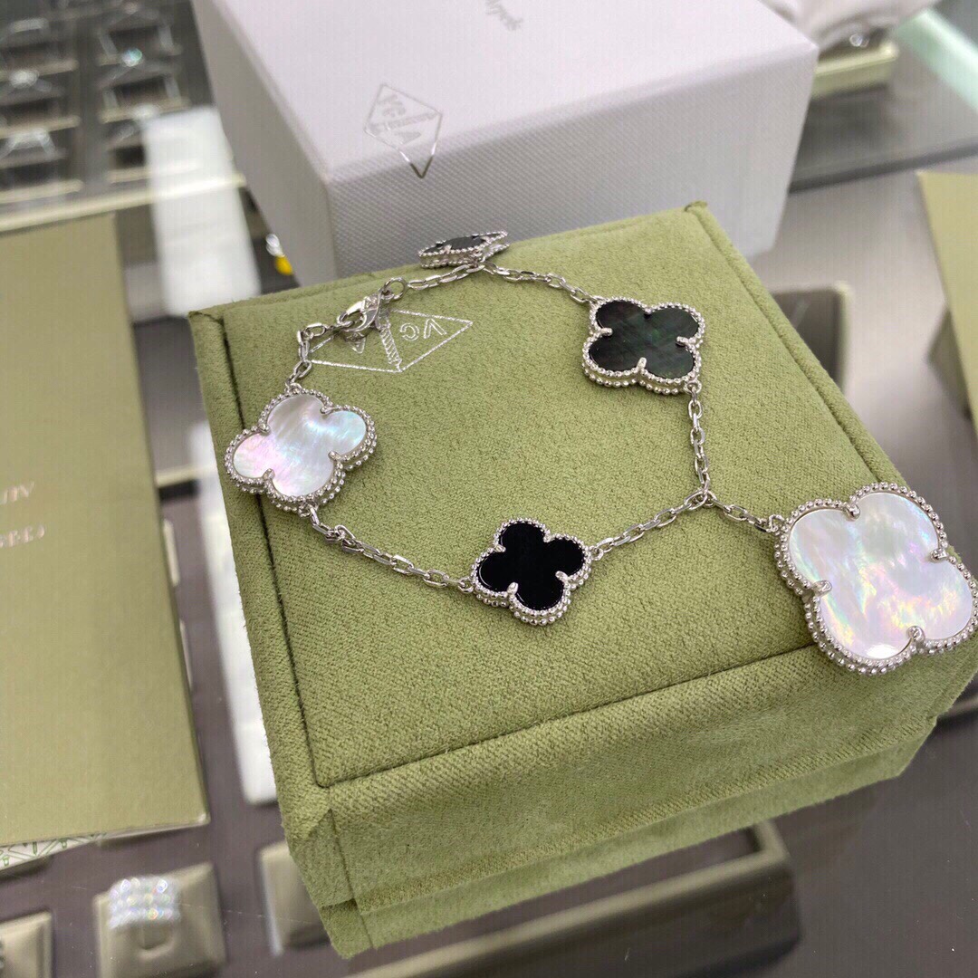 Van Cleef & Arpels four-leaf clover bracelet with irregular pattern