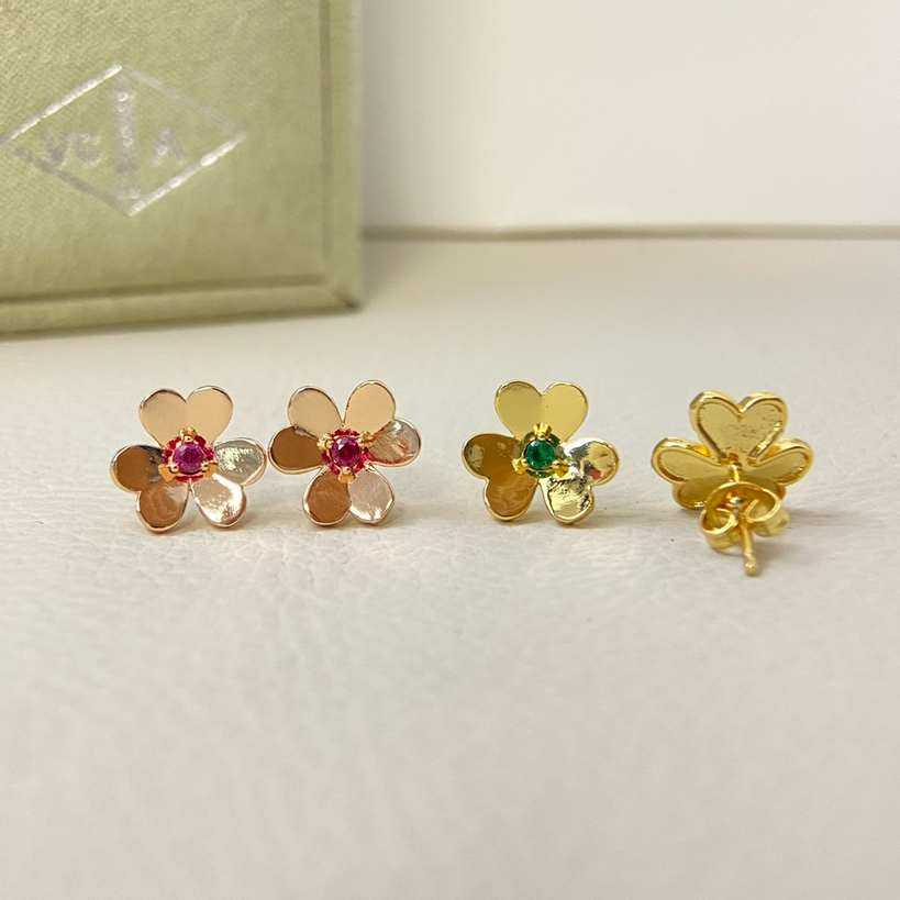 Van Cleef & Arpels Stud Earrings New Green Center Diamond Red Clover Stud Earrings