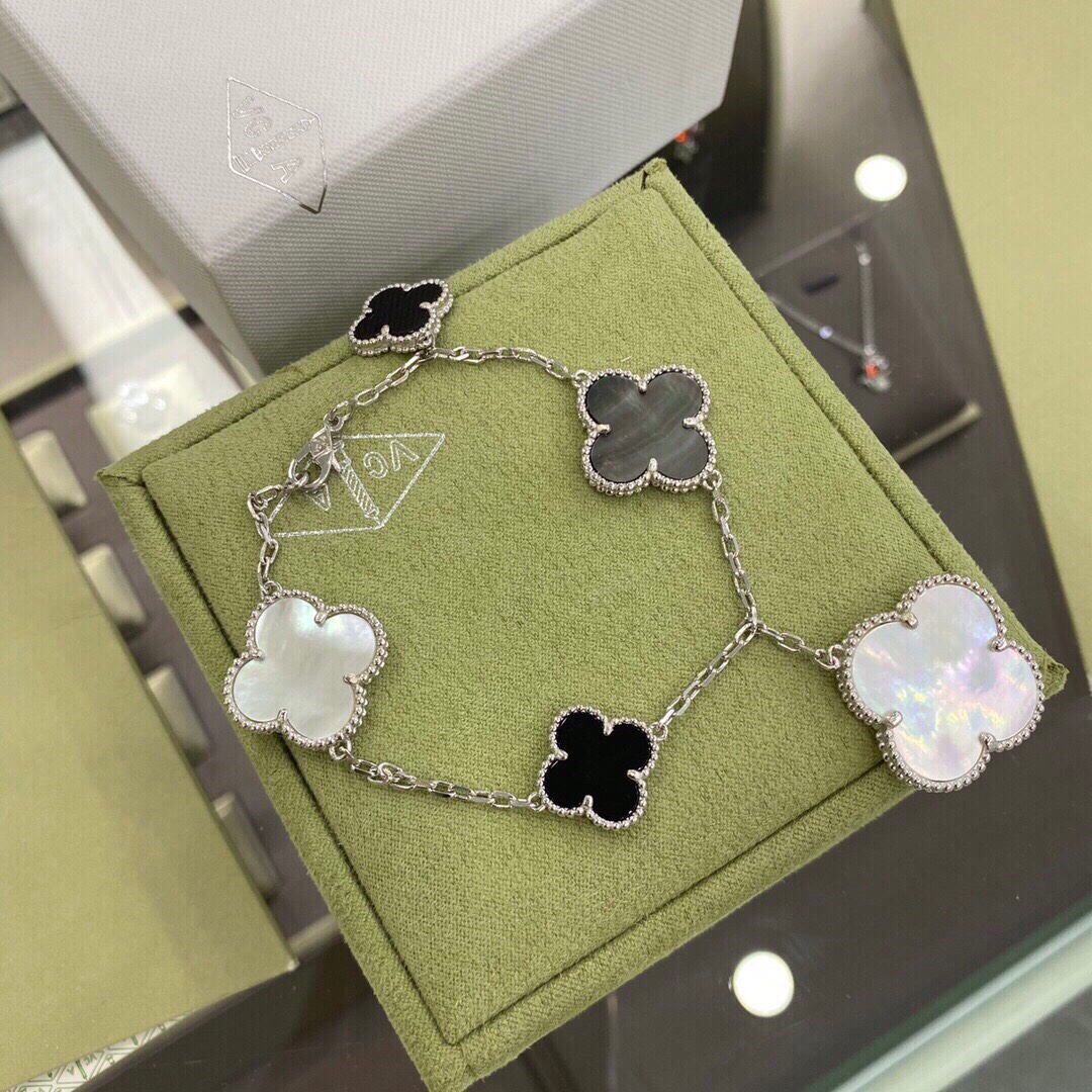 Van Cleef & Arpels four-leaf clover bracelet with irregular pattern