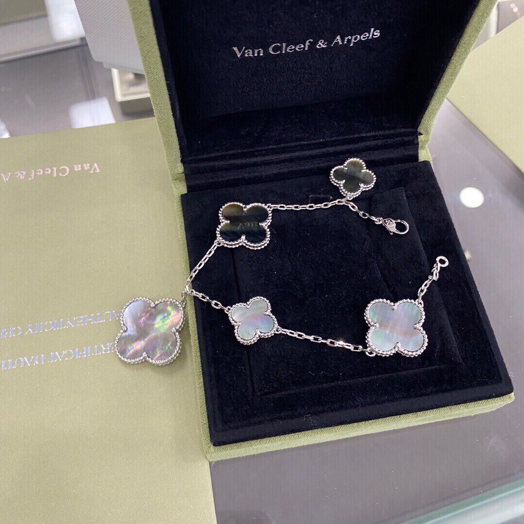 Van Cleef & Arpels four-leaf clover bracelet with irregular pattern