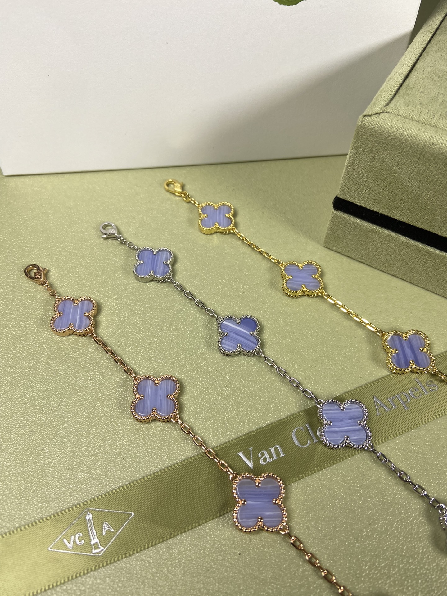 Van Cleef & Arpels four-leaf Purple chalcedony clover bracelet