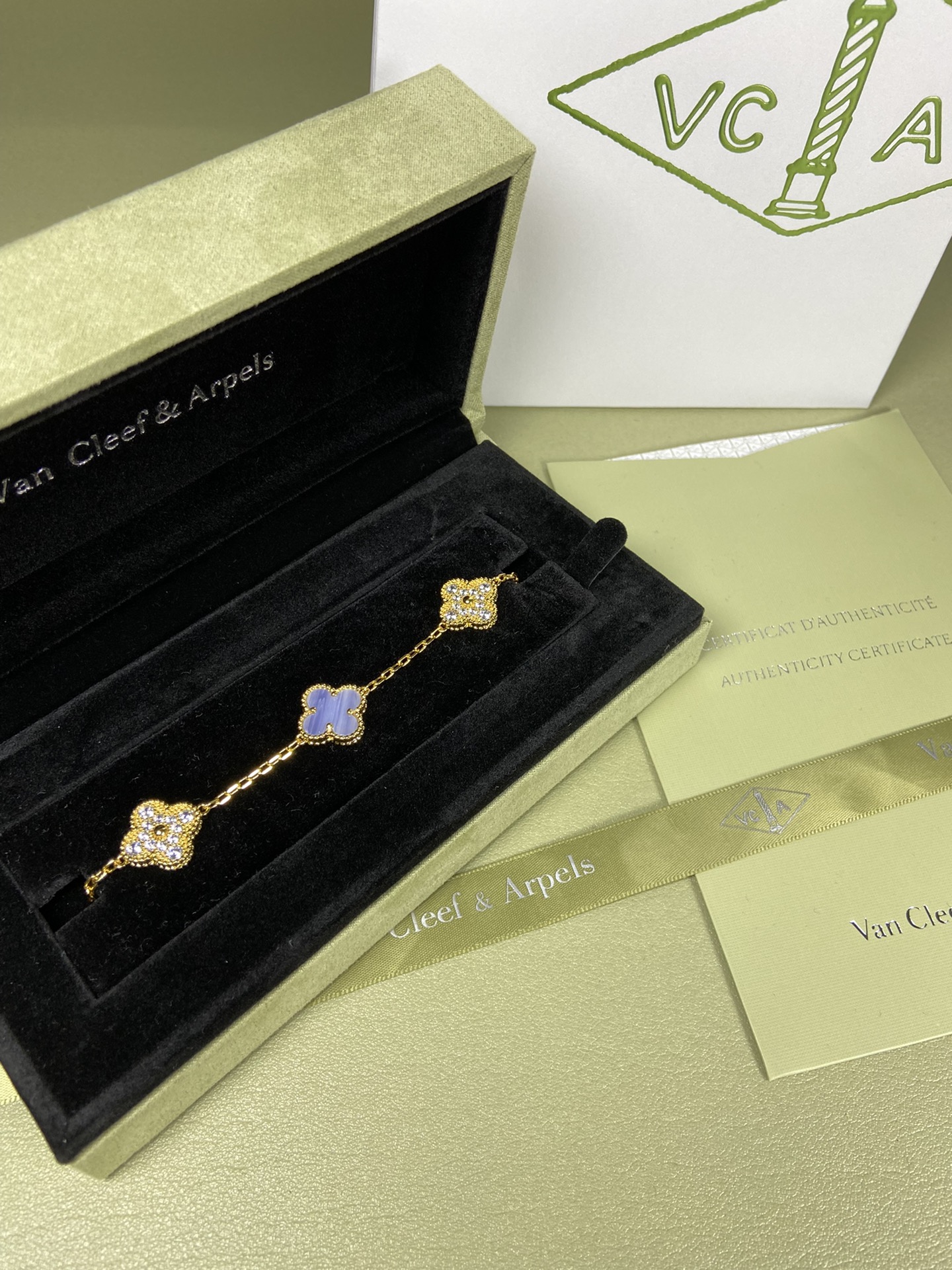 Van Cleef & Arpels four-leaf Purple chalcedony clover bracelet