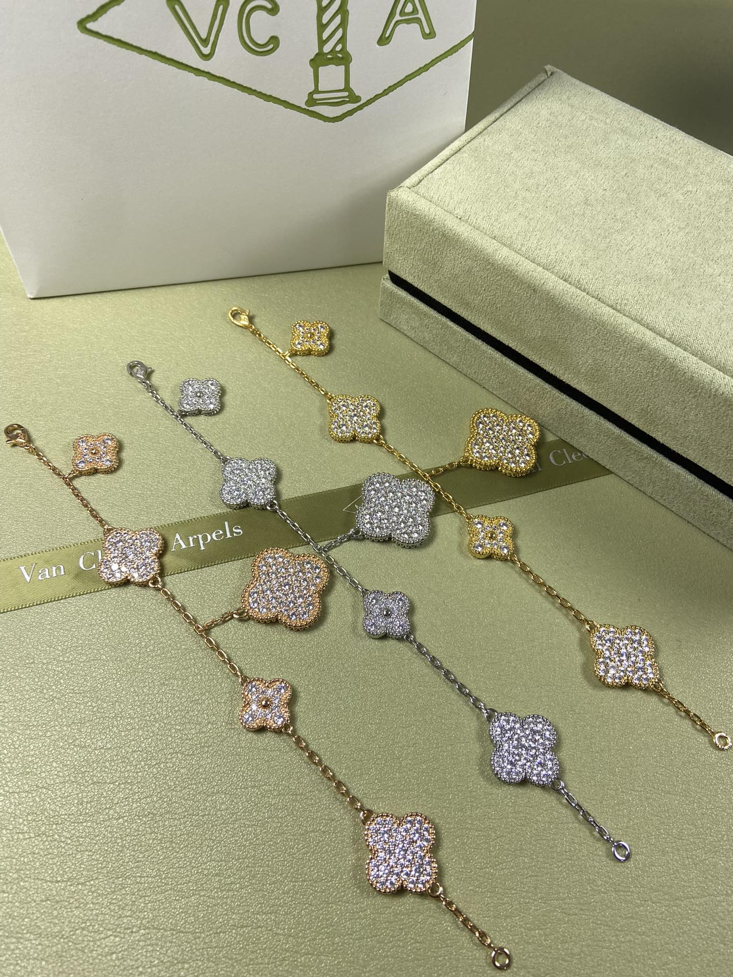 Van Cleef & Arpels four-leaf clover bracelet with irregular pattern