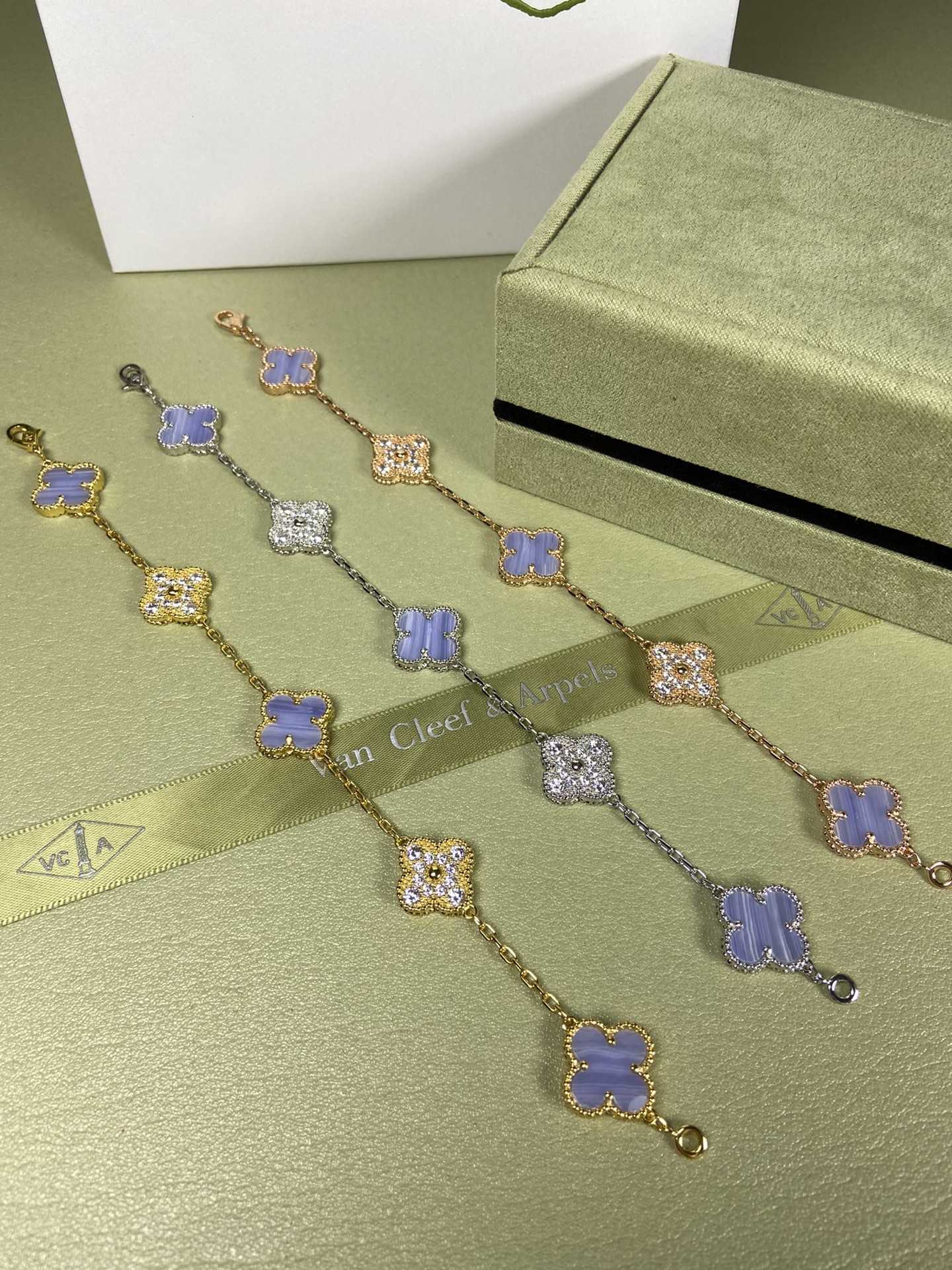 Van Cleef & Arpels four-leaf Purple chalcedony clover bracelet