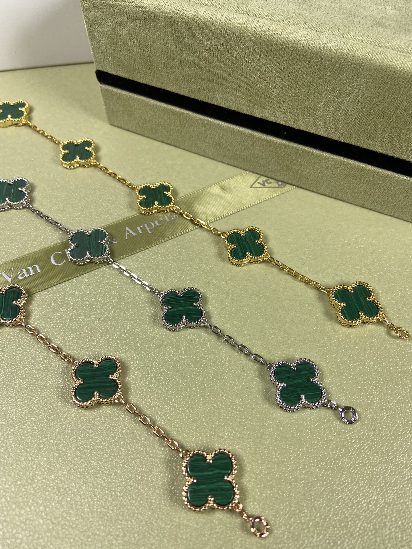 Van Cleef & Arpels malachite four-leaf clover bracelet