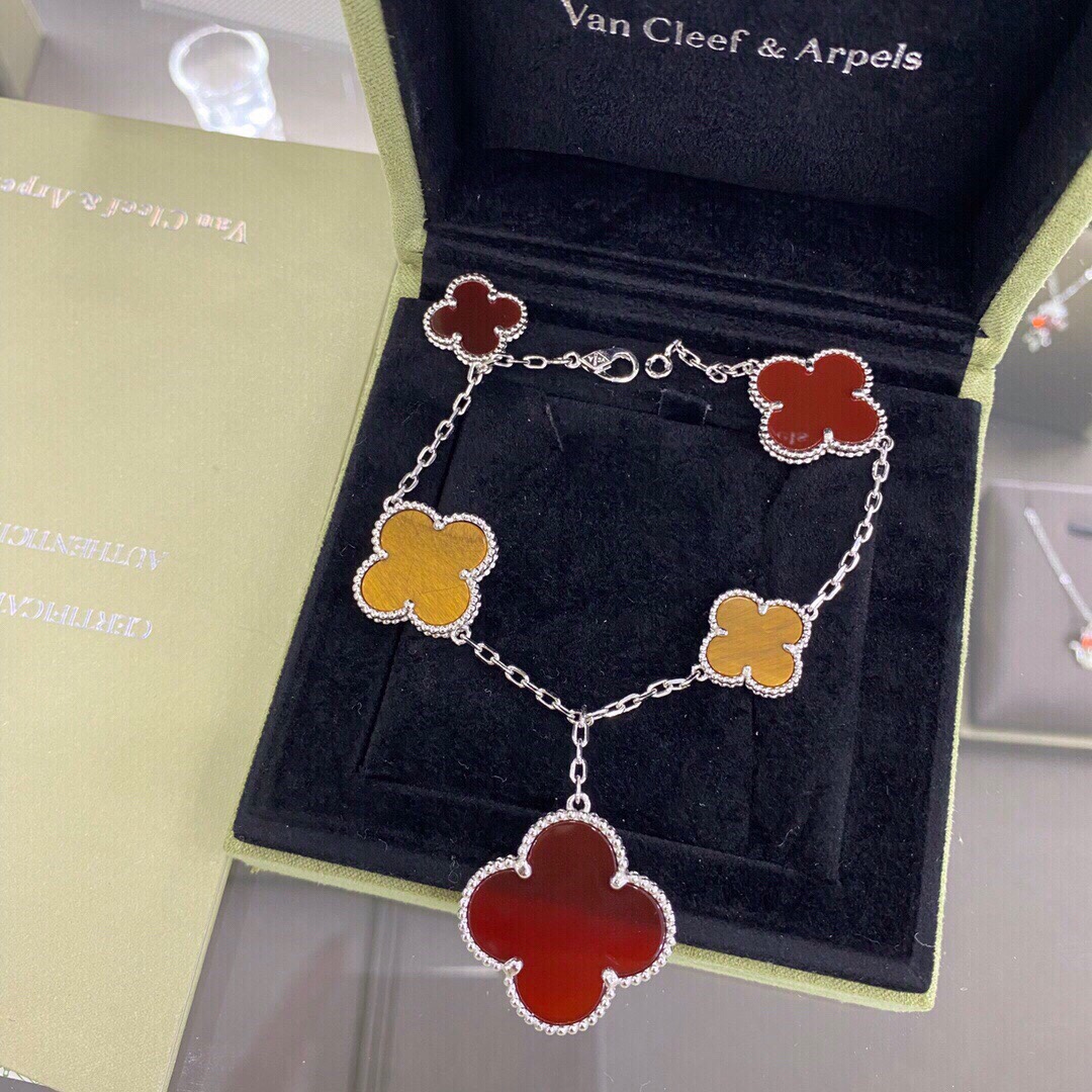 Van Cleef & Arpels four-leaf clover bracelet with irregular pattern