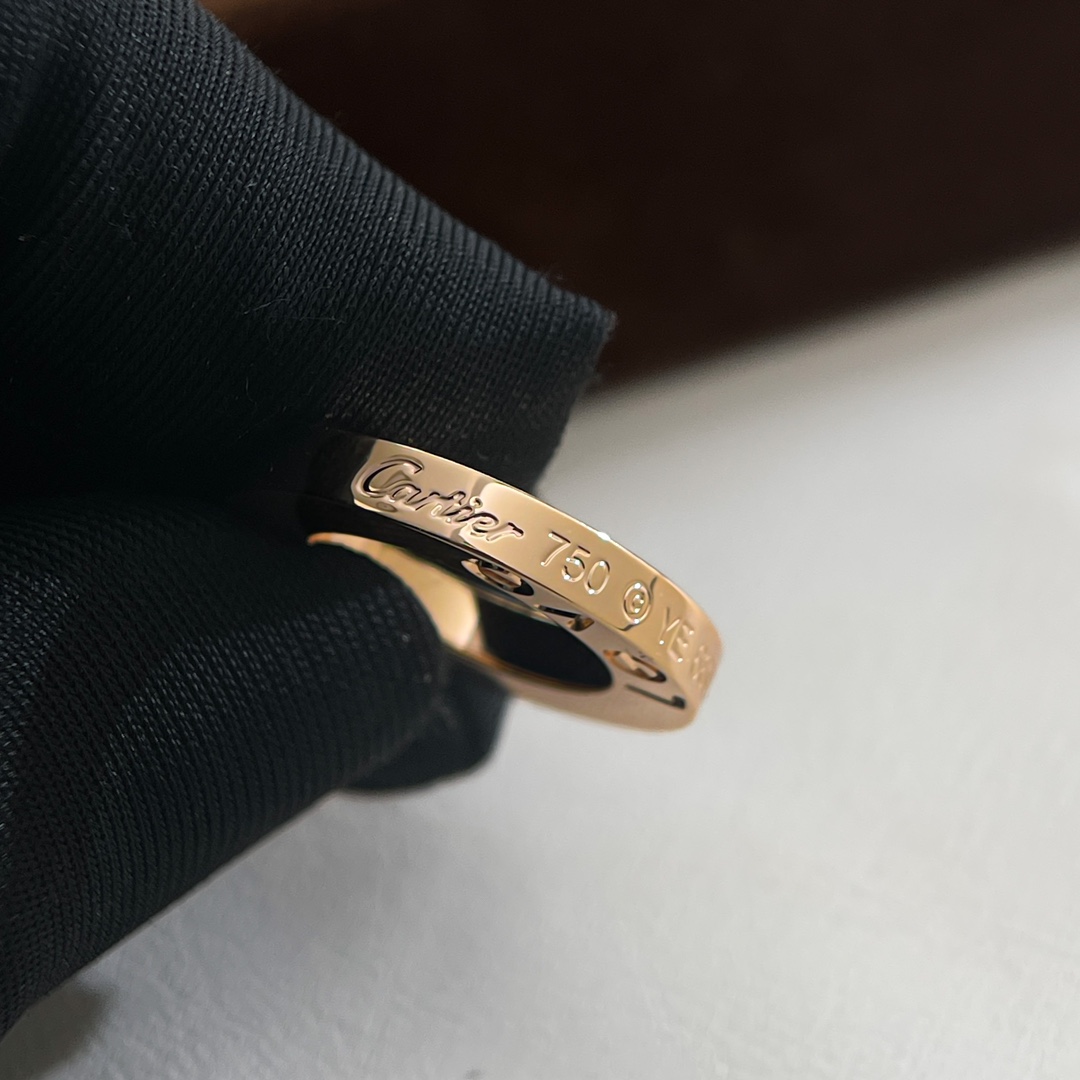 Cartier necklace A classic six-diamond flatbread necklace