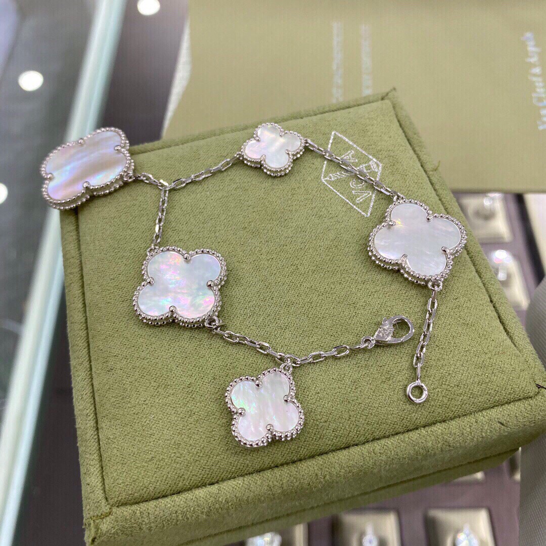 Van Cleef & Arpels four-leaf clover bracelet with irregular pattern