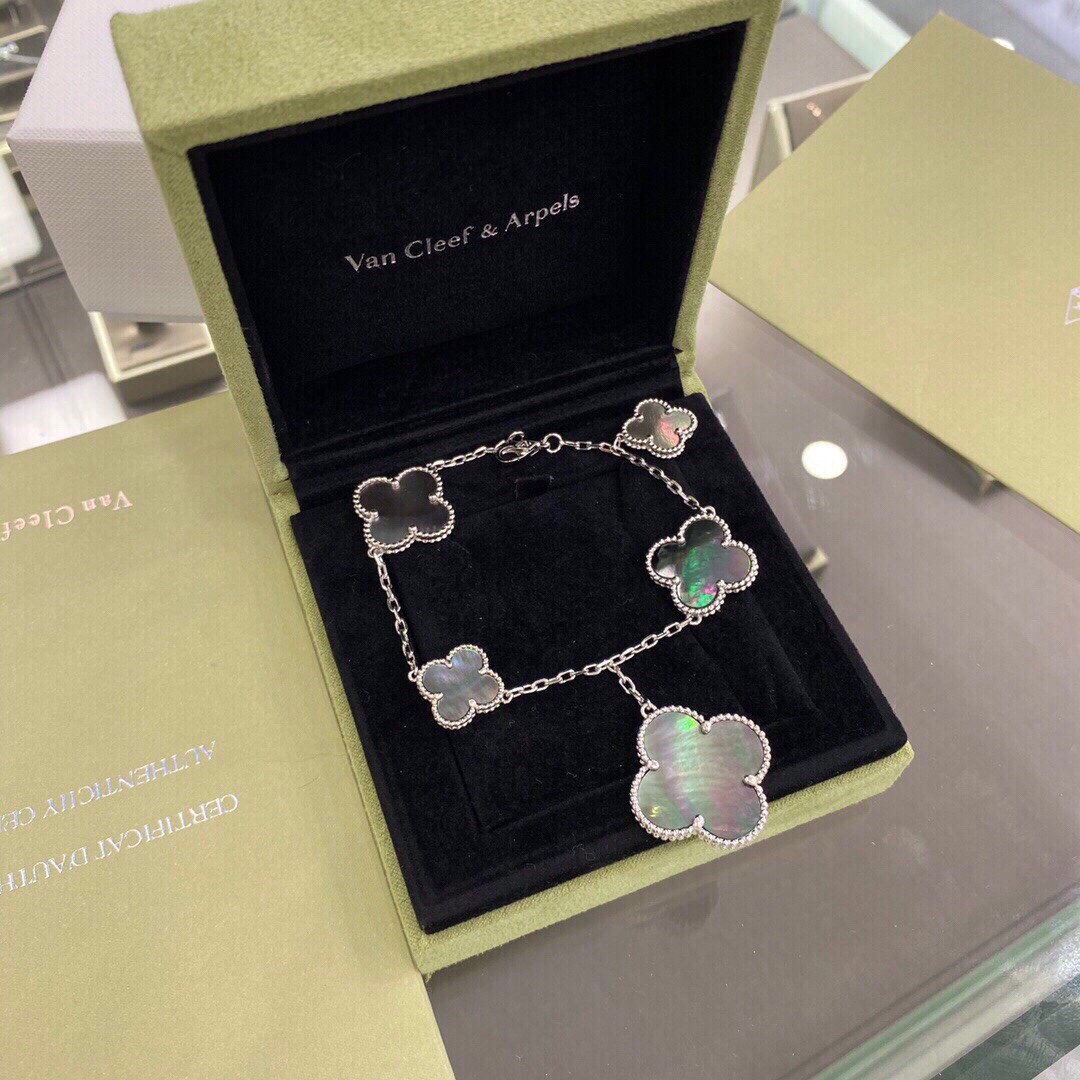 Van Cleef & Arpels four-leaf clover bracelet with irregular pattern