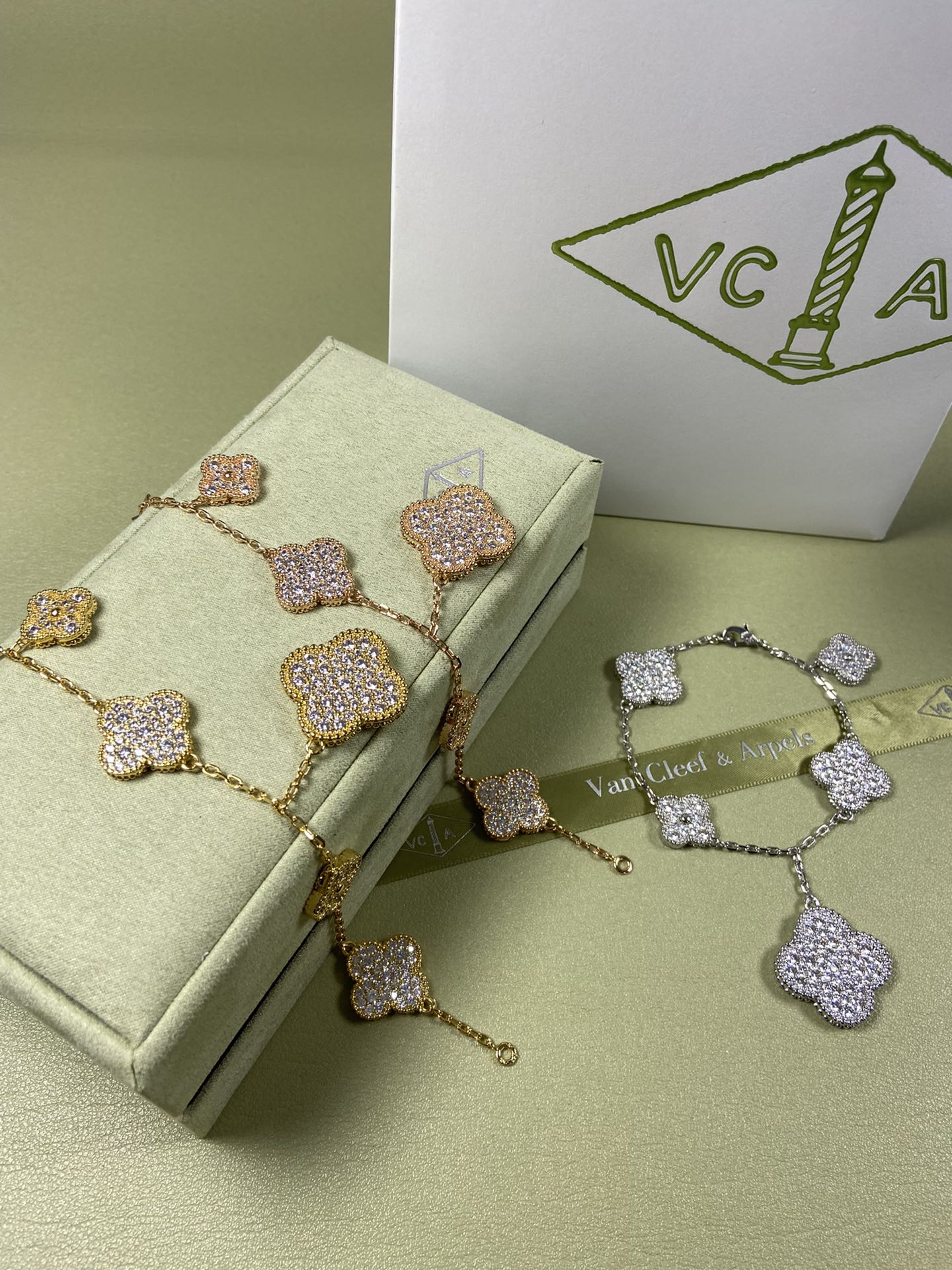 Van Cleef & Arpels four-leaf clover bracelet with irregular pattern