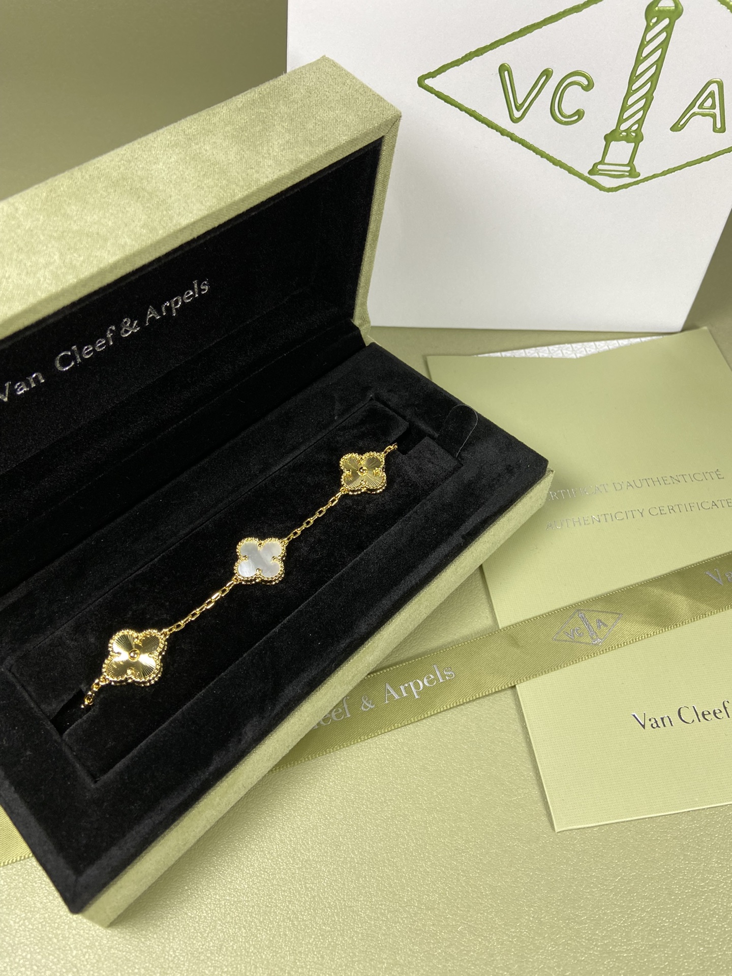 Van Cleef & Arpels four-leaf clover White bracelet