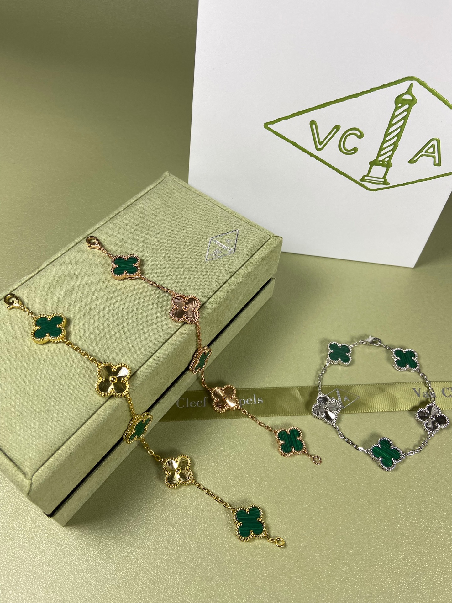 Van Cleef & Arpels malachite four-leaf clover bracelet