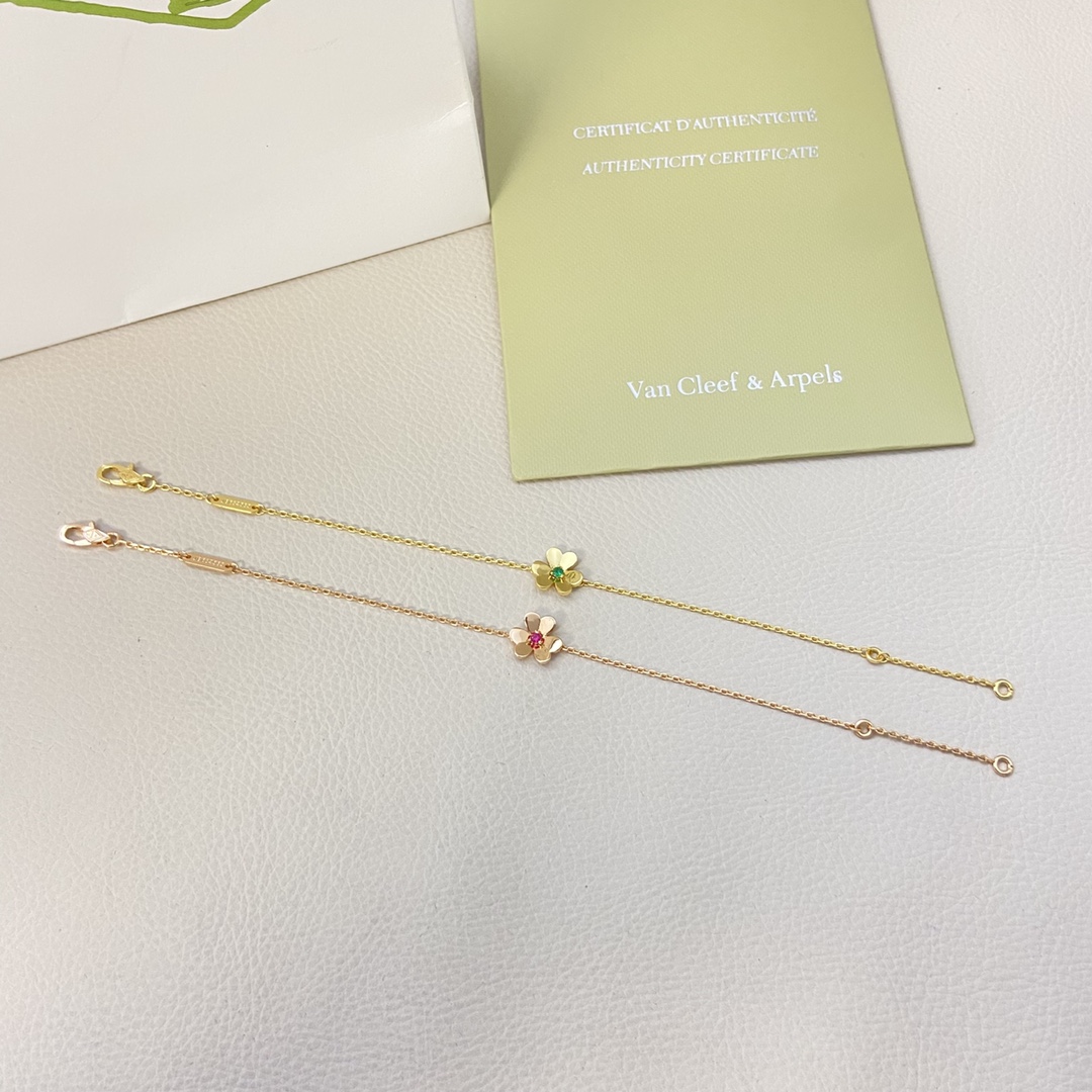Van Cleef & Arpels Bracelet New Green Center Diamond Red Clover Bracelet