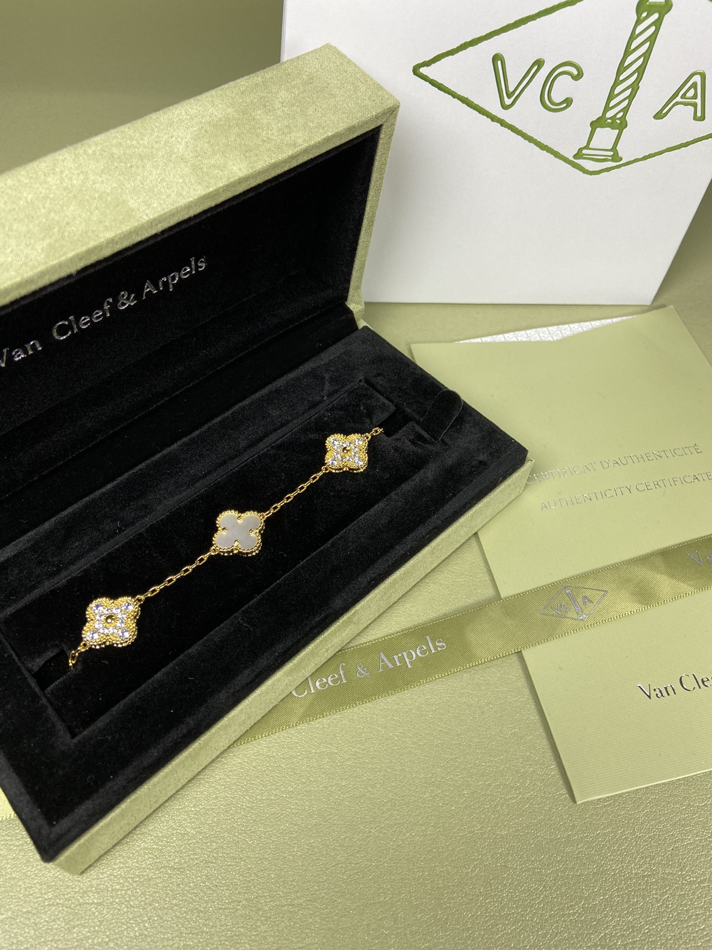 Van Cleef & Arpels four-leaf clover White bracelet