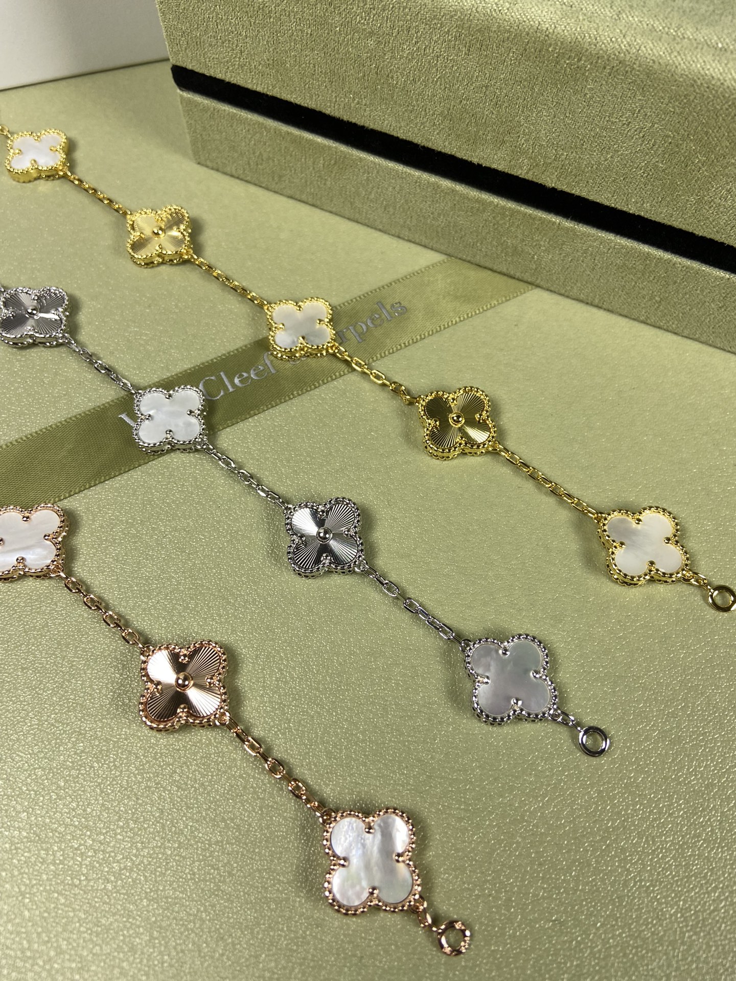 Van Cleef & Arpels four-leaf clover White bracelet