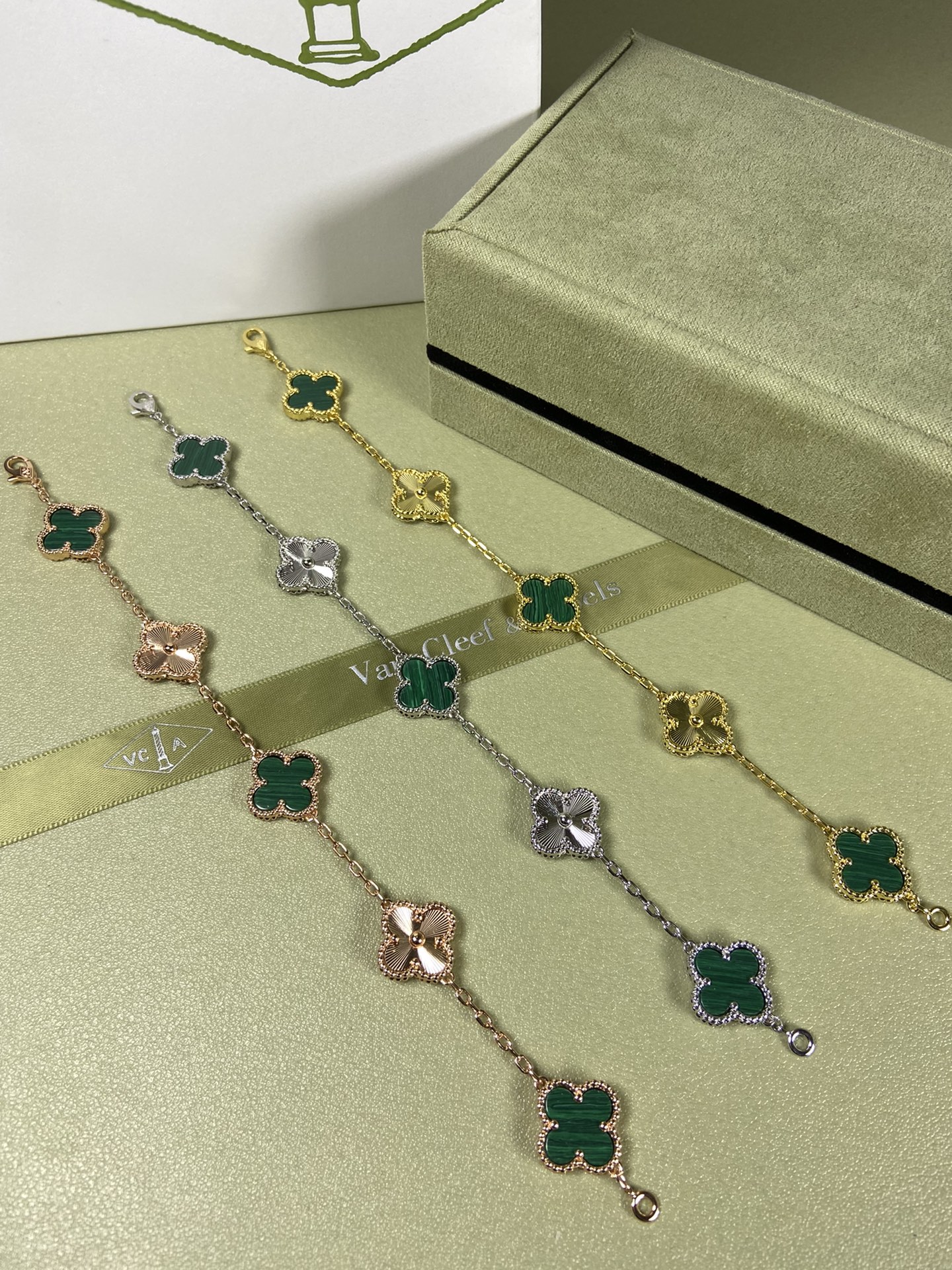 Van Cleef & Arpels malachite four-leaf clover bracelet