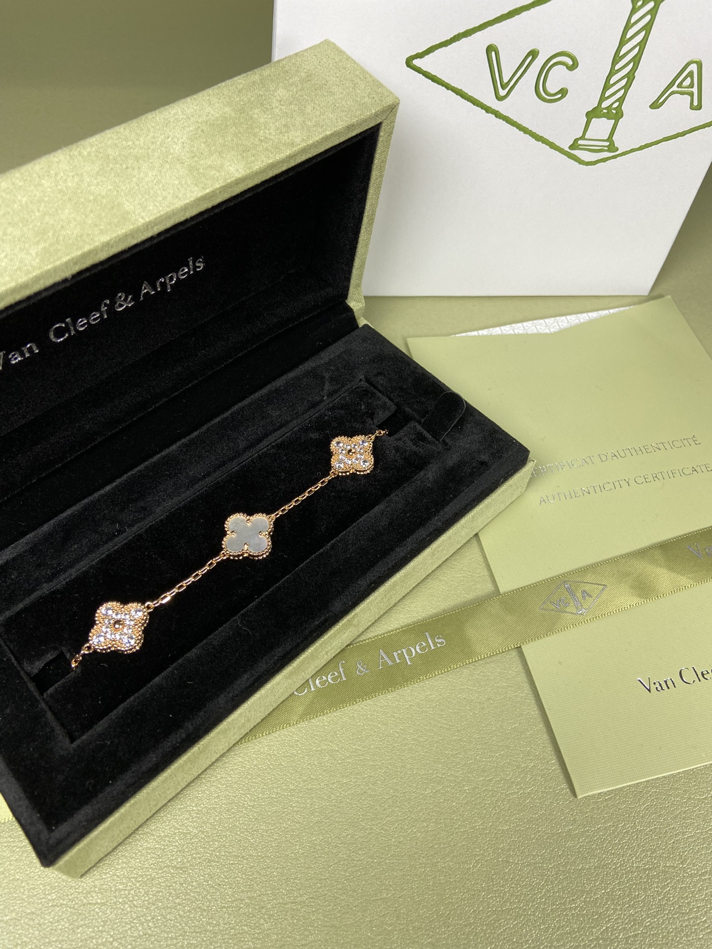 Van Cleef & Arpels four-leaf clover White bracelet