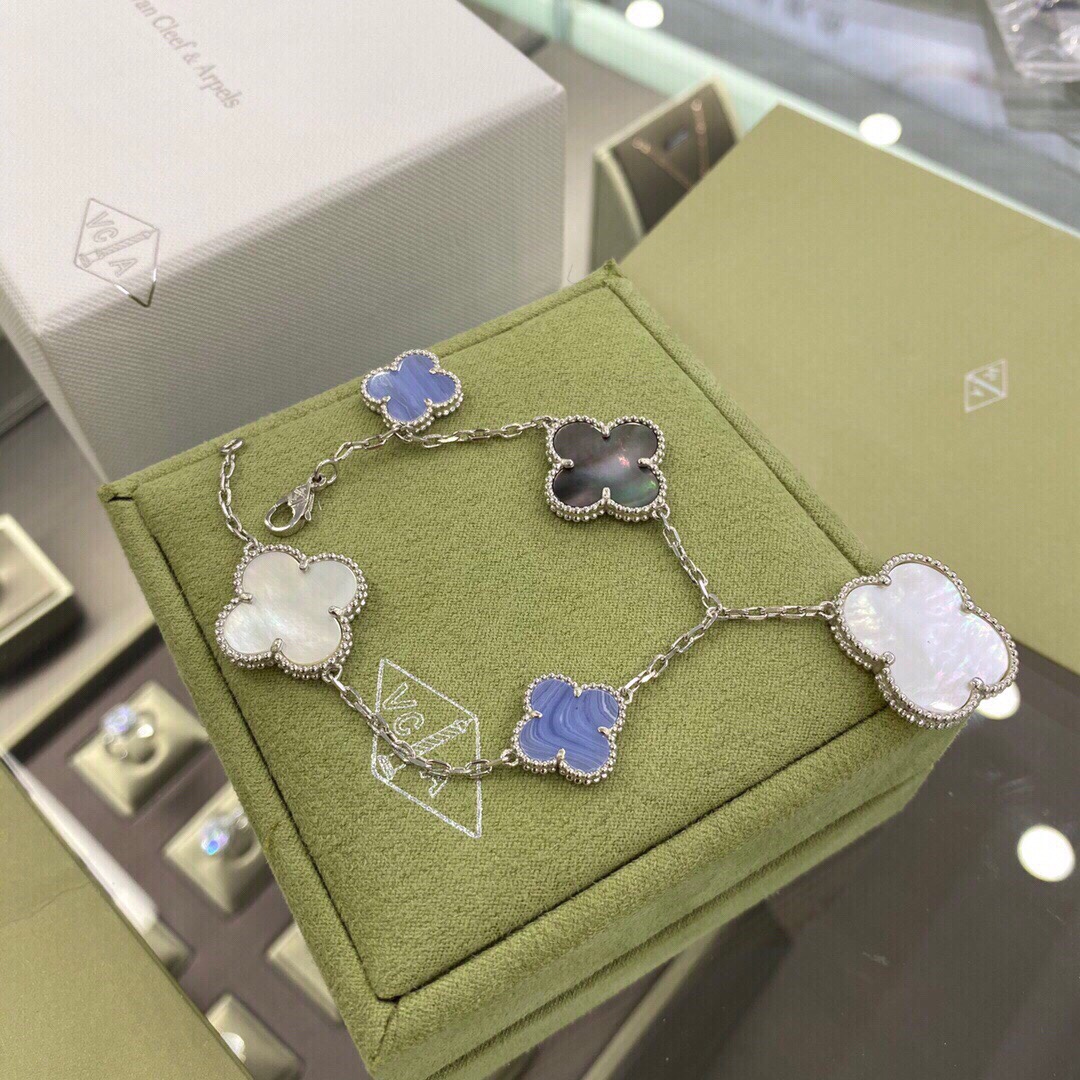 Van Cleef & Arpels four-leaf clover bracelet with irregular pattern