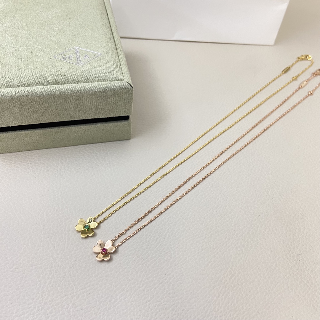 Van Cleef & Arpels necklace New green and red clover necklace